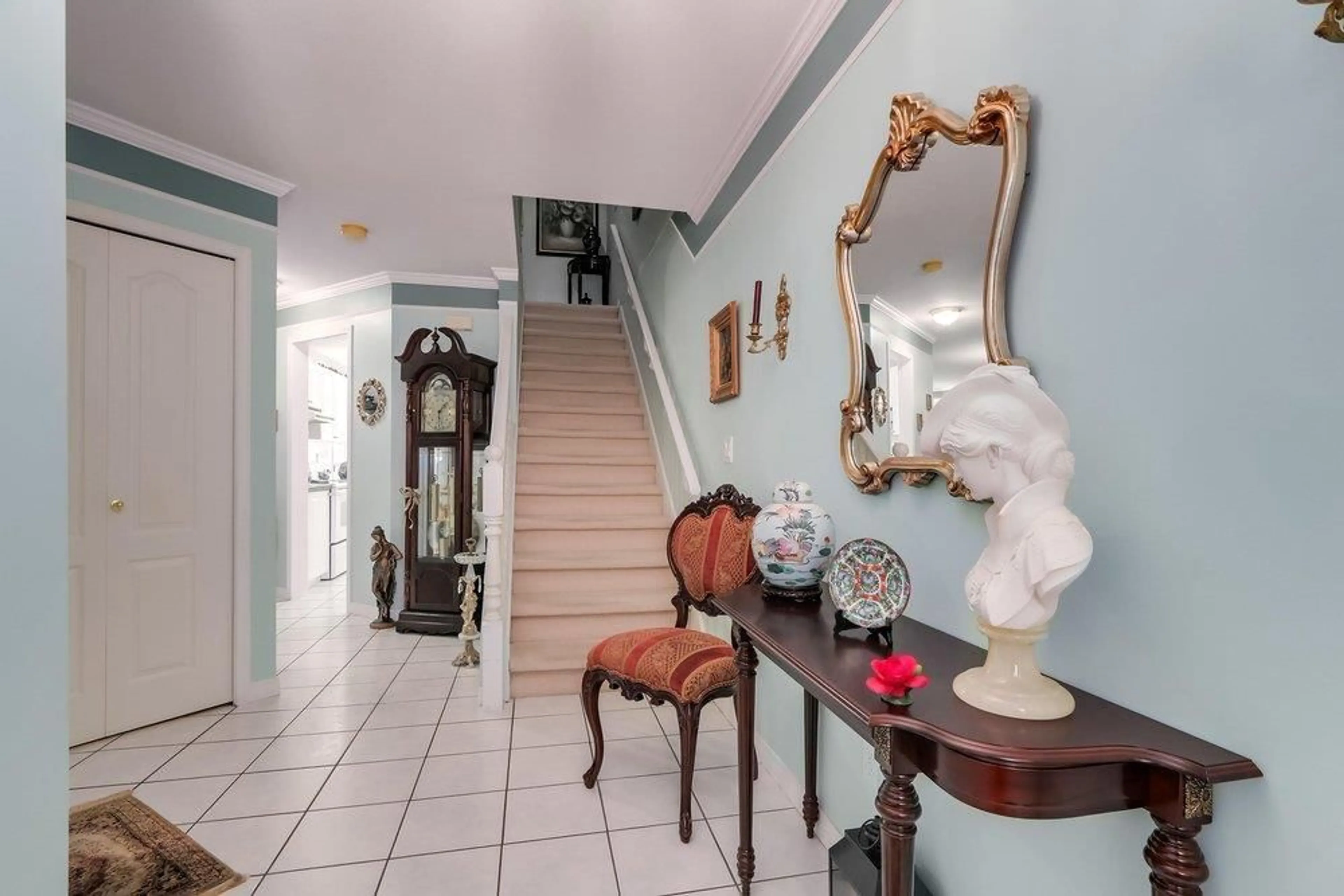 Indoor foyer for 47 - 12165 75 AVENUE, Surrey British Columbia V3W0W7