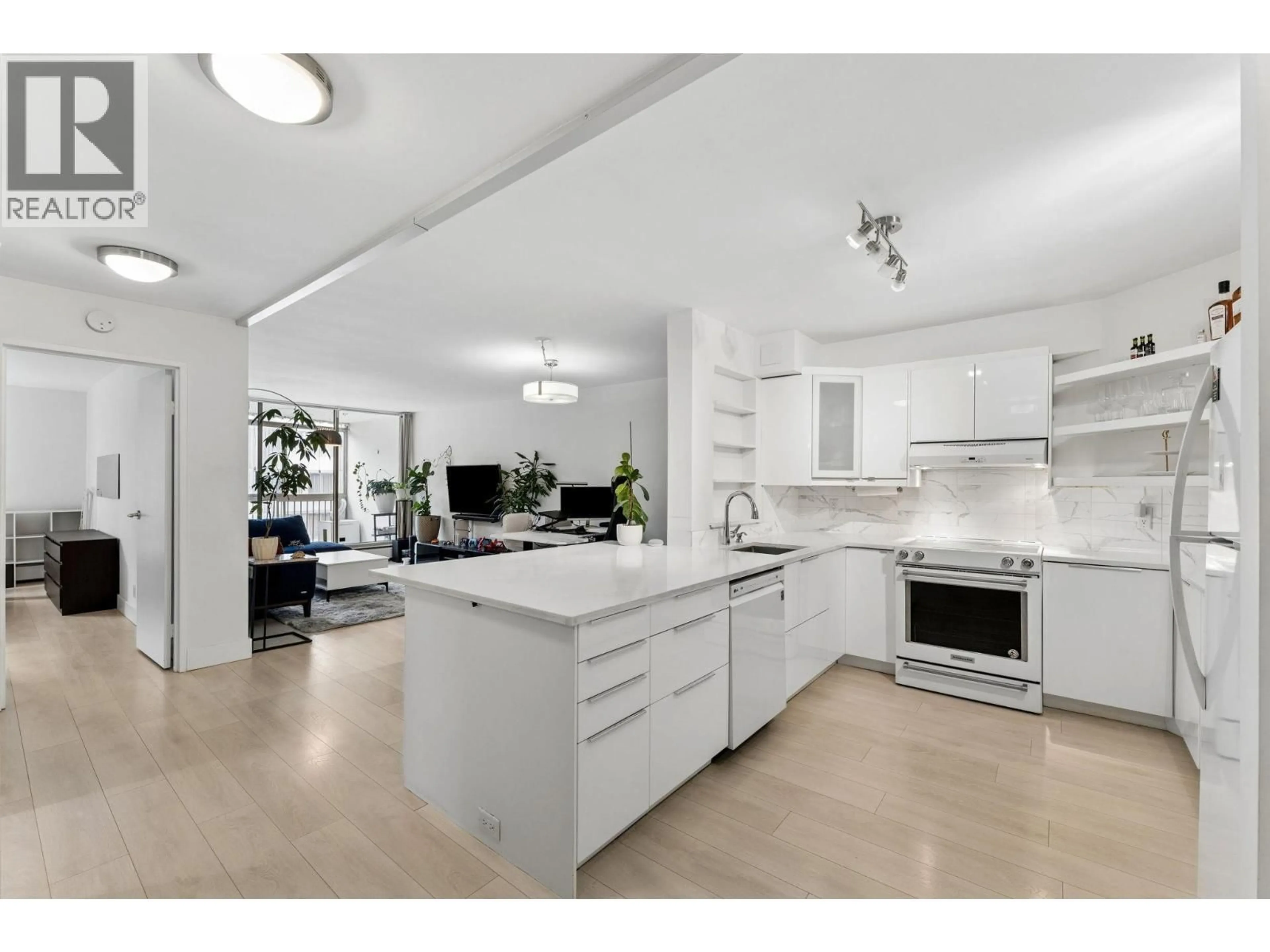 Open concept kitchen, ceramic/tile floor for 905 - 2024 FULLERTON AVENUE, North Vancouver British Columbia V7P3G4