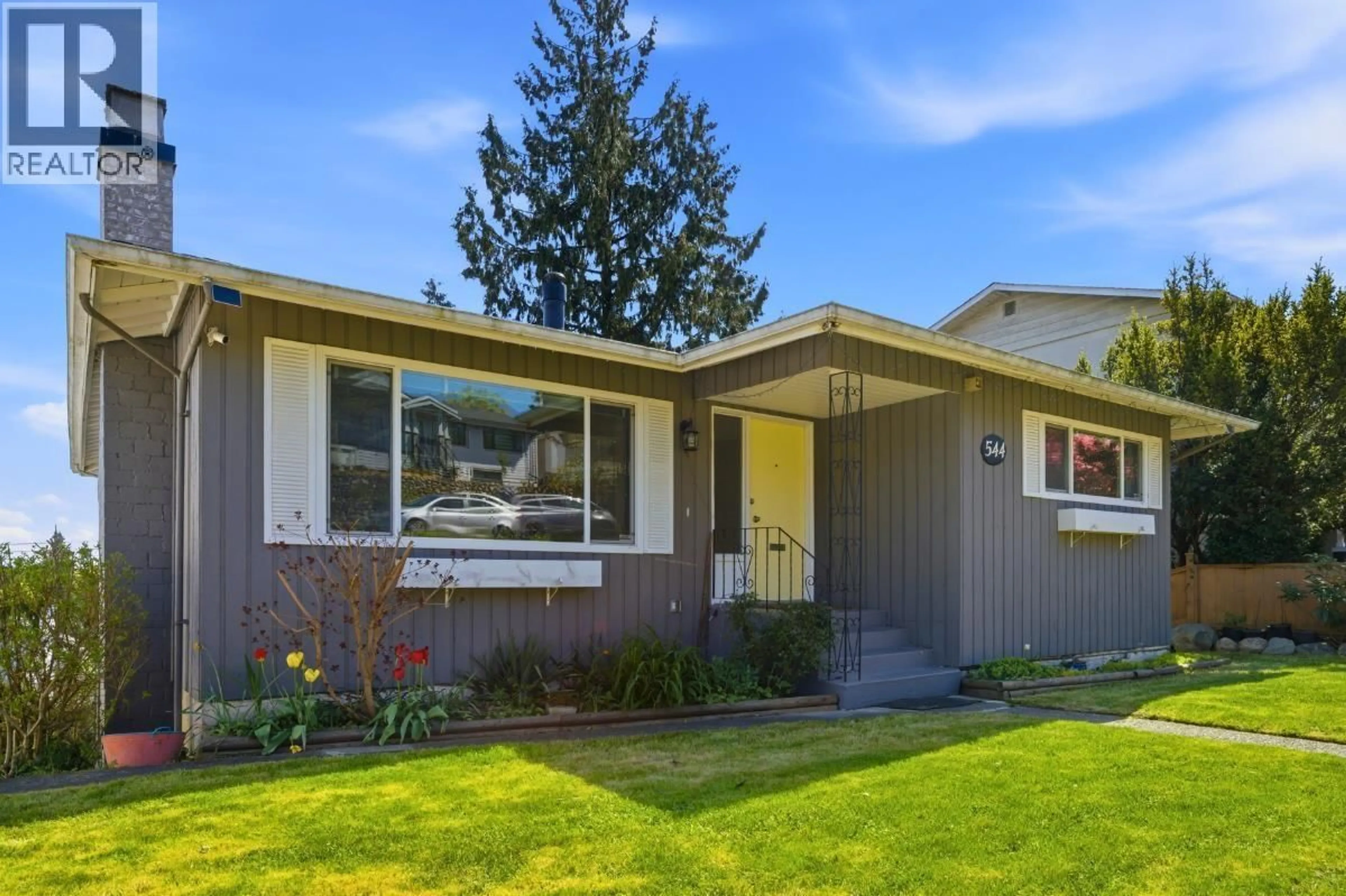 Home with vinyl exterior material, street for 544 GARFIELD STREET, New Westminster British Columbia V3L4A7