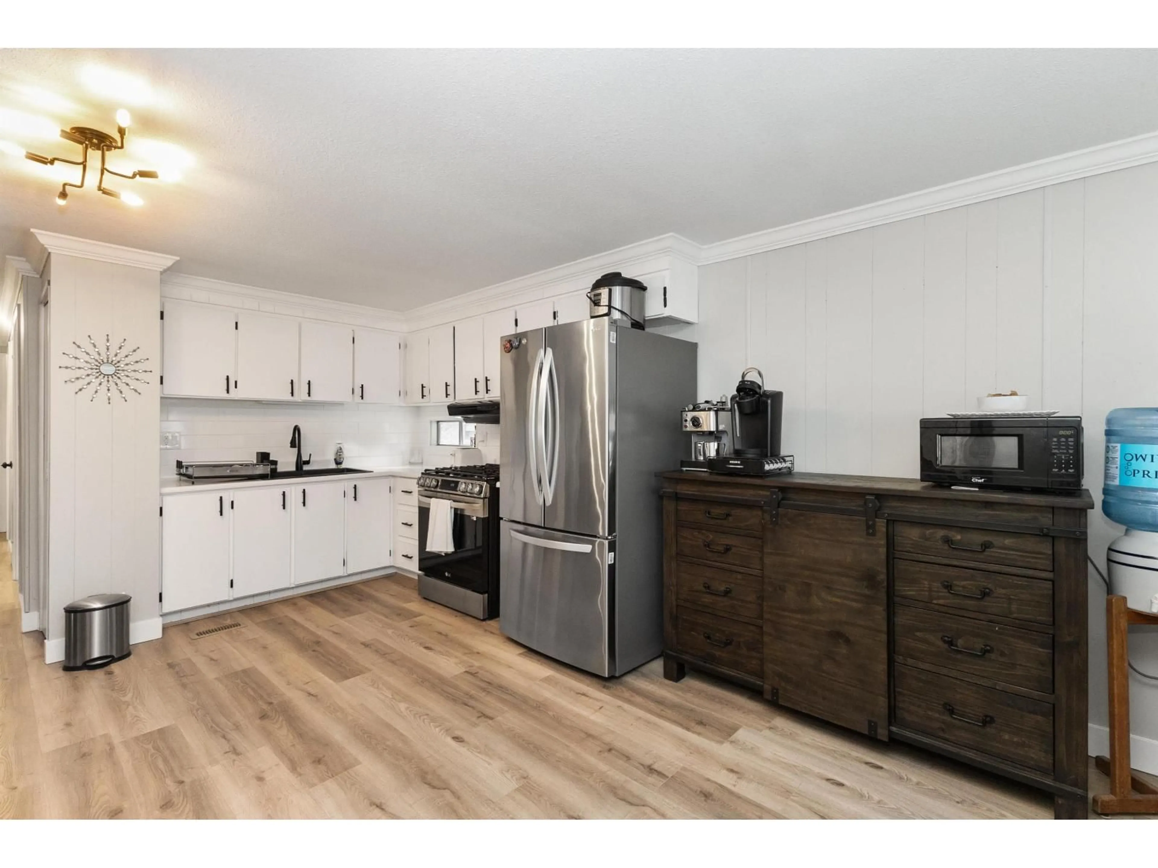 Open concept kitchen, wood/laminate floor for 61 - 24330 FRASER HIGHWAY, Langley British Columbia V3A4R3