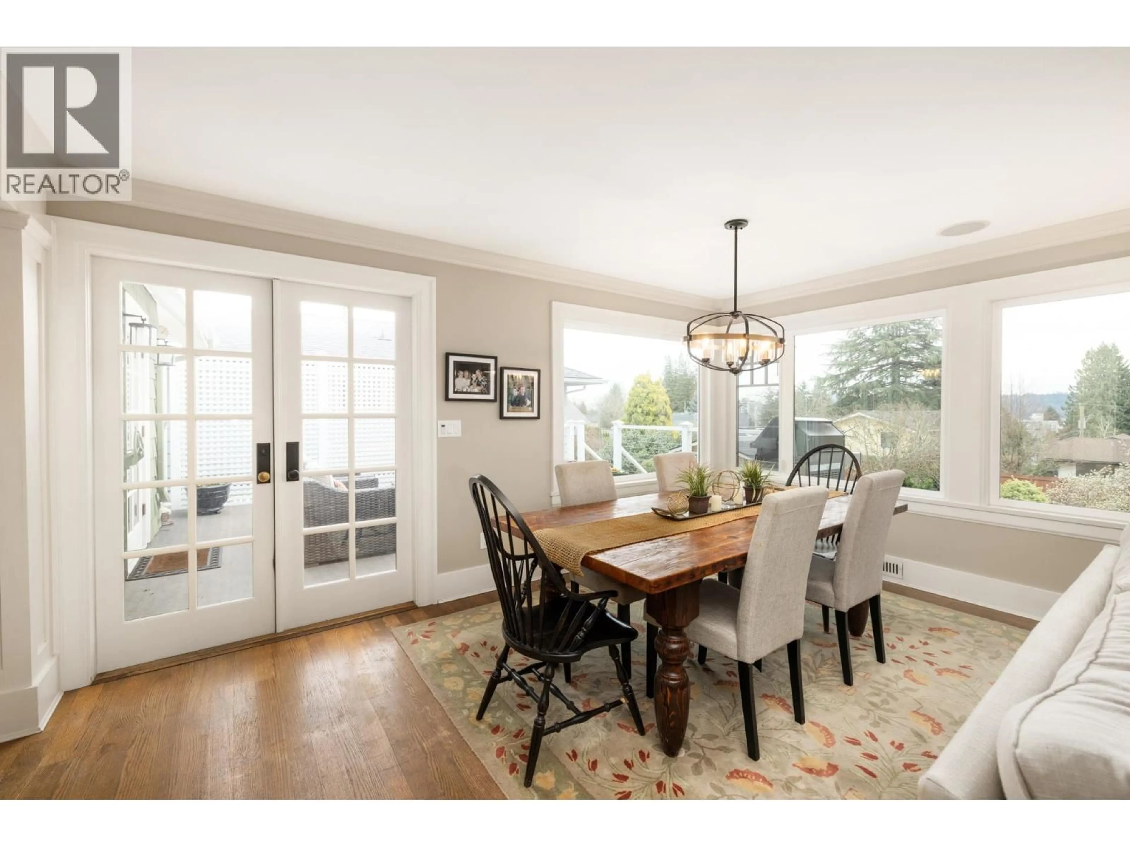 Dining room, wood/laminate floor for 1470 HAYWOOD AVENUE, West Vancouver British Columbia V7T1V6