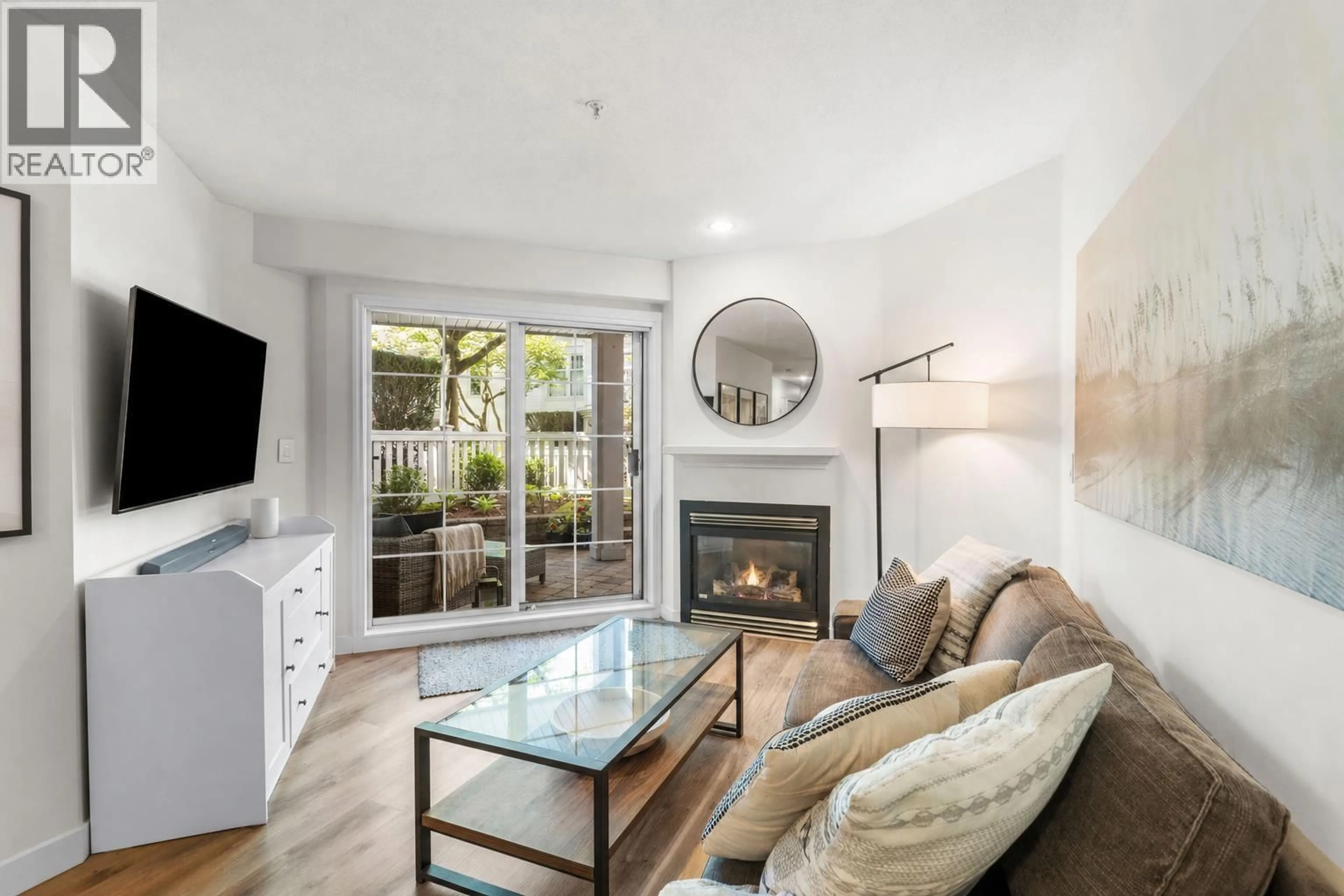 Living room with furniture, unknown for 113 - 147 1ST STREET, North Vancouver British Columbia V7L1B2