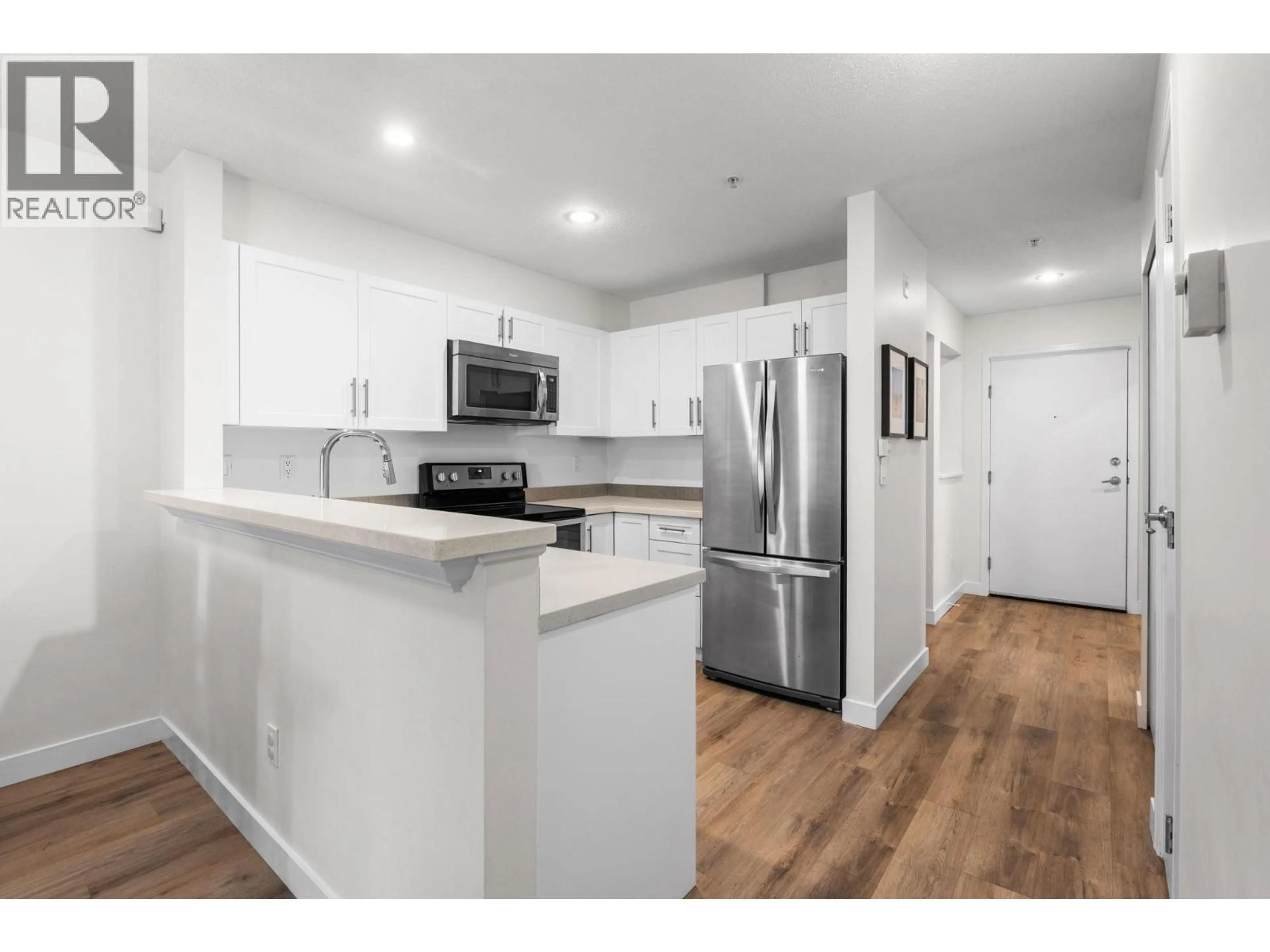 Open concept kitchen, unknown for 113 - 147 1ST STREET, North Vancouver British Columbia V7L1B2