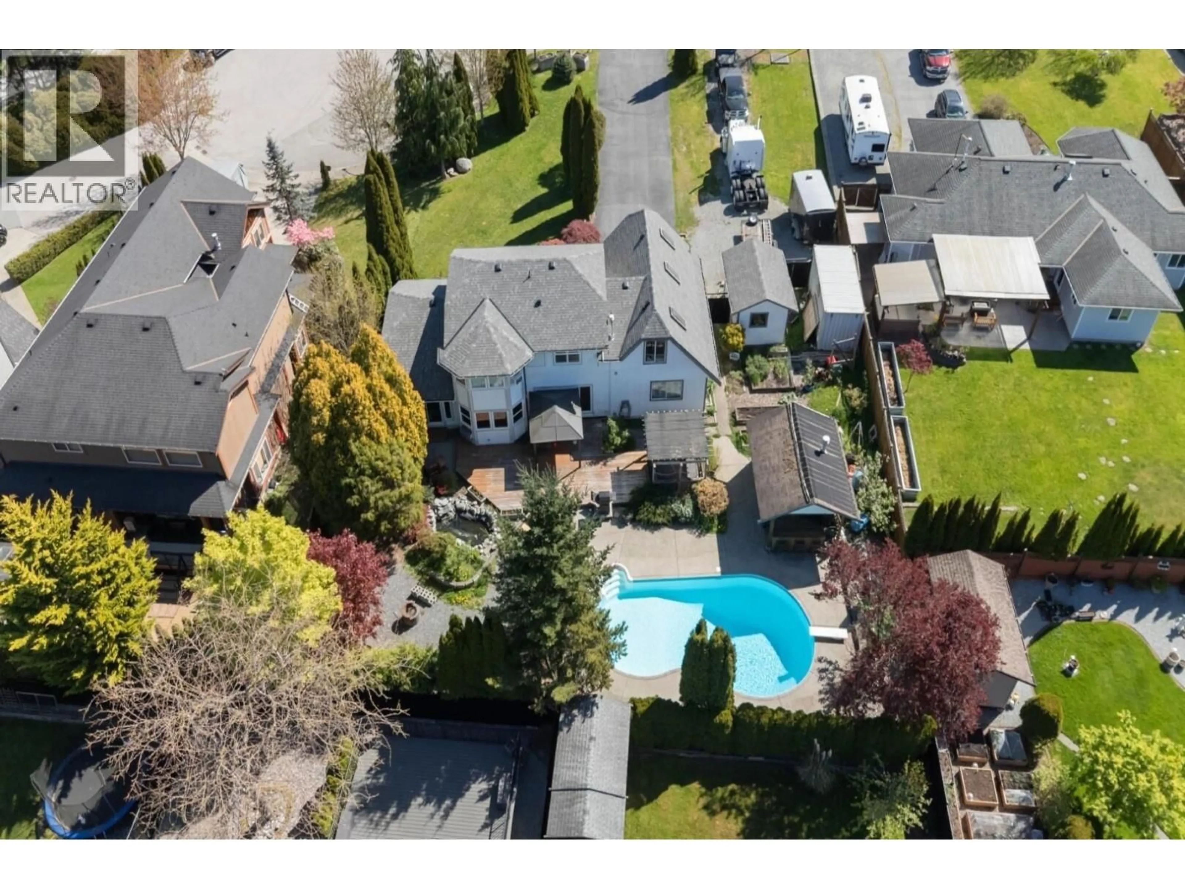 A pic from outside/outdoor area/front of a property/back of a property/a pic from drone, street for 10583 245B STREET, Maple Ridge British Columbia V2W1G5