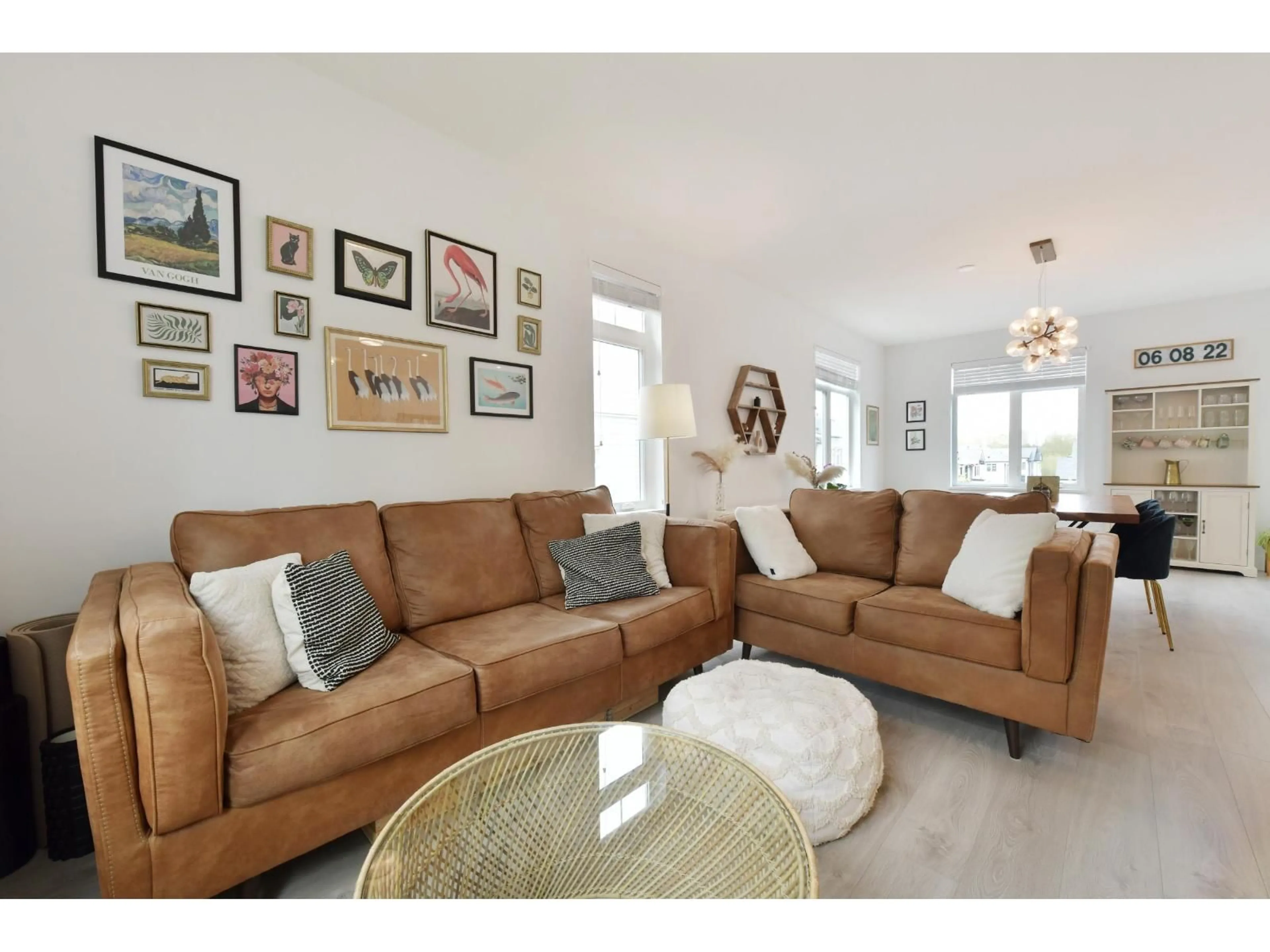 Living room with furniture, wood/laminate floor for 44 - 2070 OAK MEADOWS DRIVE, Surrey British Columbia V3Z1J1