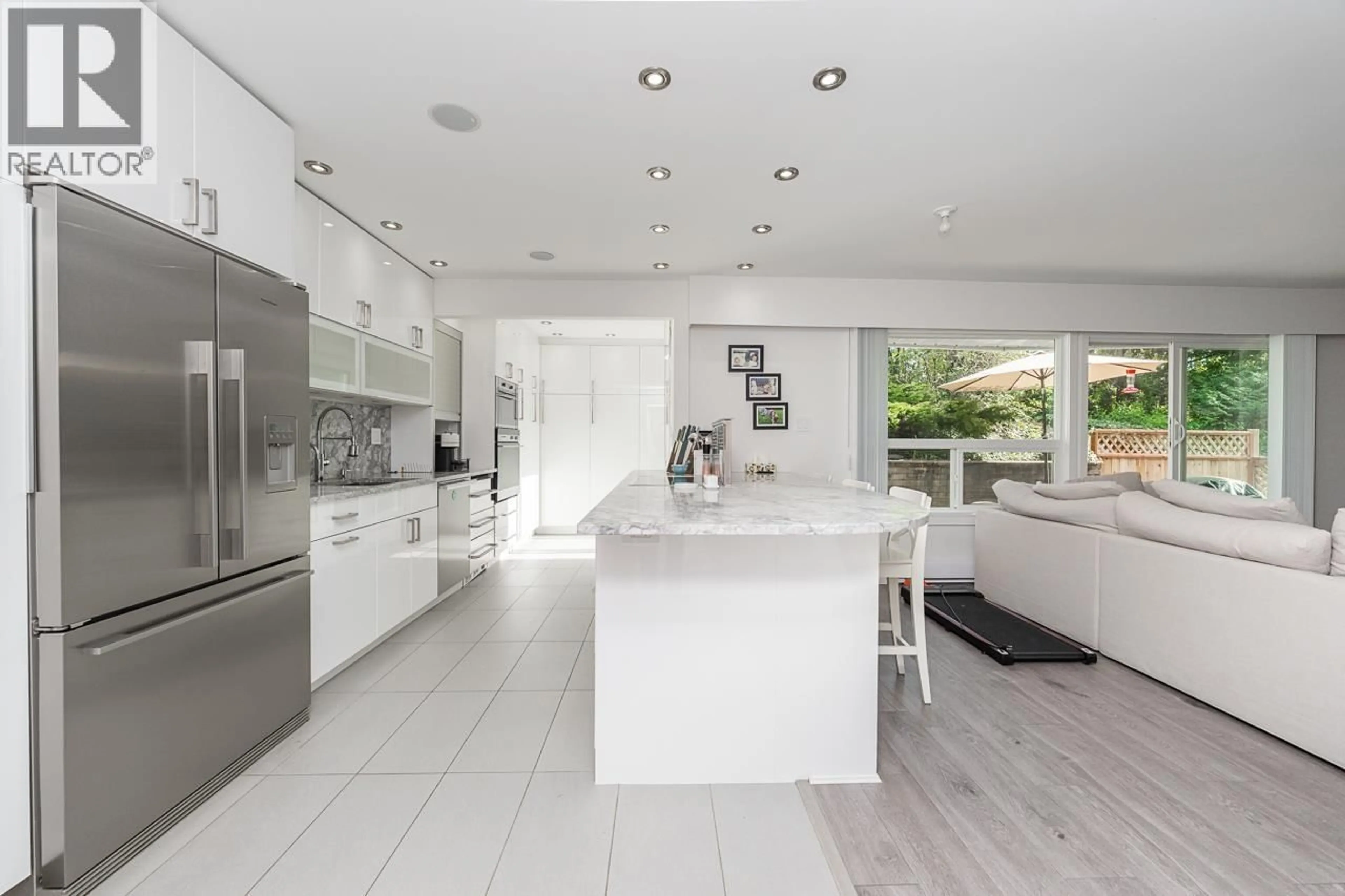 Contemporary kitchen, unknown for 22 - 9151 FOREST GROVE DRIVE, Burnaby British Columbia V5A3Z5