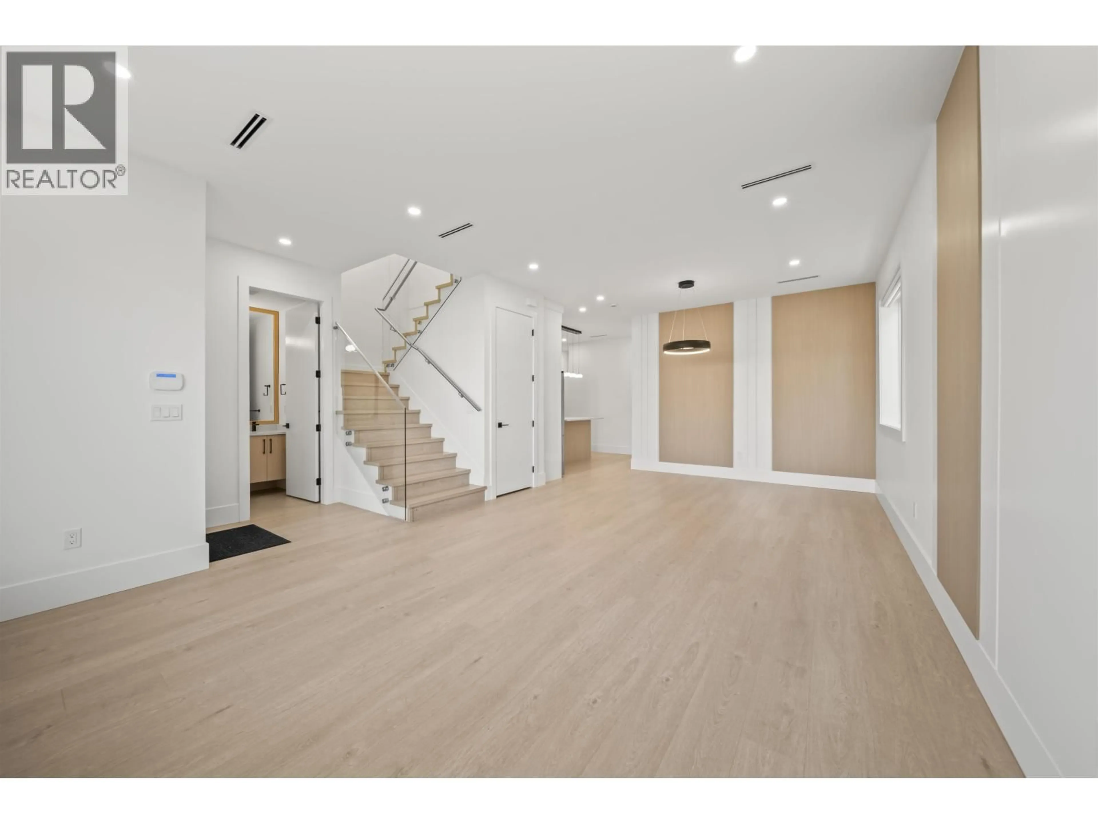 Indoor foyer for 2 - 10700 ARAGON ROAD, Richmond British Columbia V7A3E9