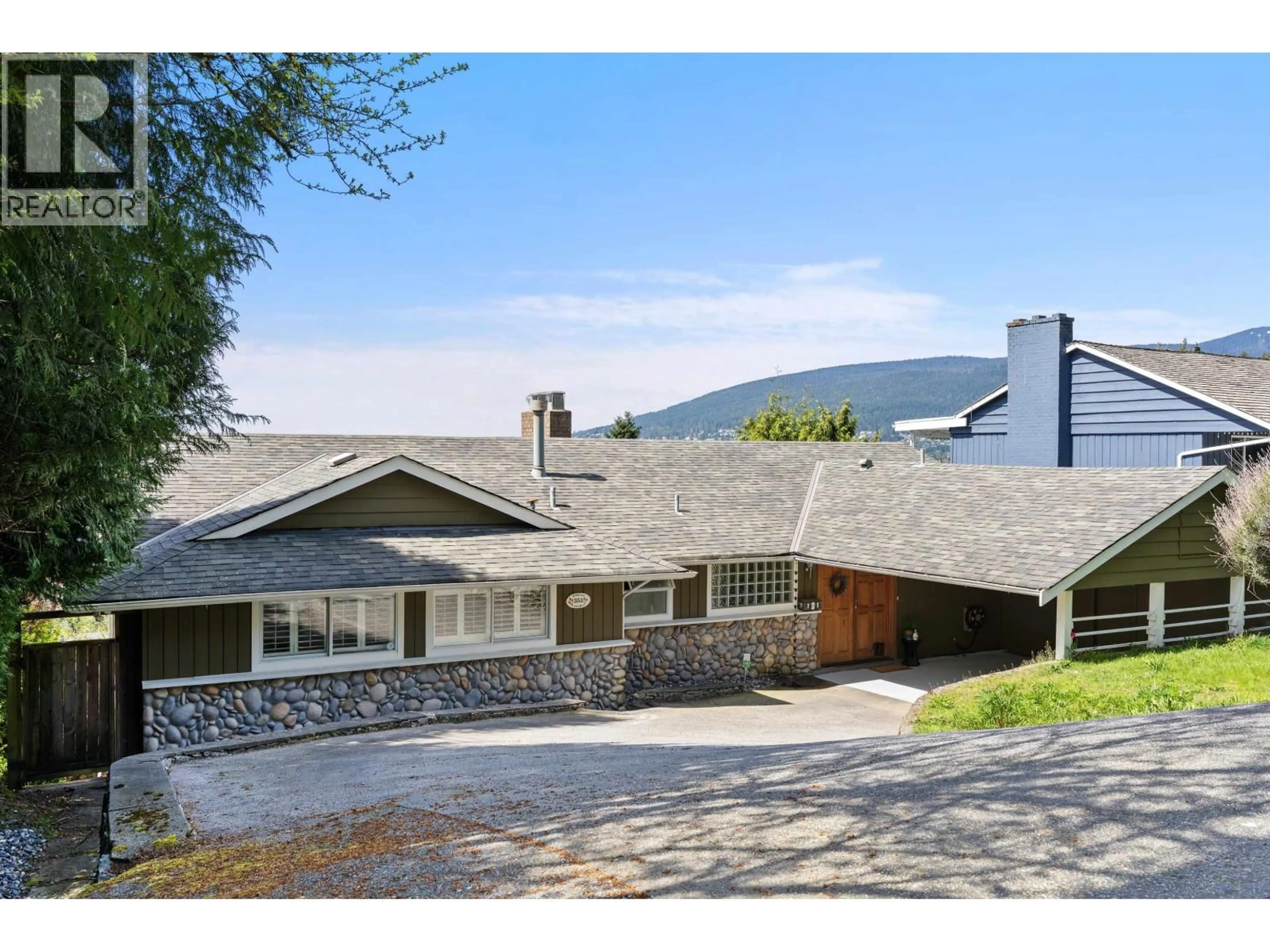 A pic from outside/outdoor area/front of a property/back of a property/a pic from drone, mountain view for 353 NEWDALE COURT, North Vancouver British Columbia V7N3H3