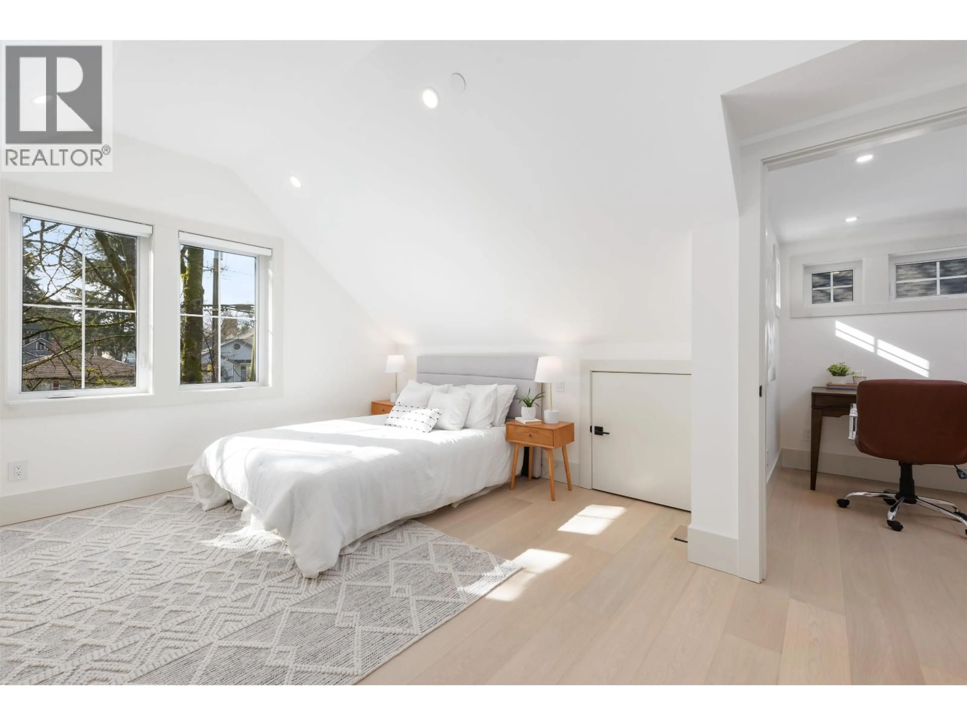 Bedroom with bed, unknown for 1 - 375 33RD AVENUE, Vancouver British Columbia V5V2Z8