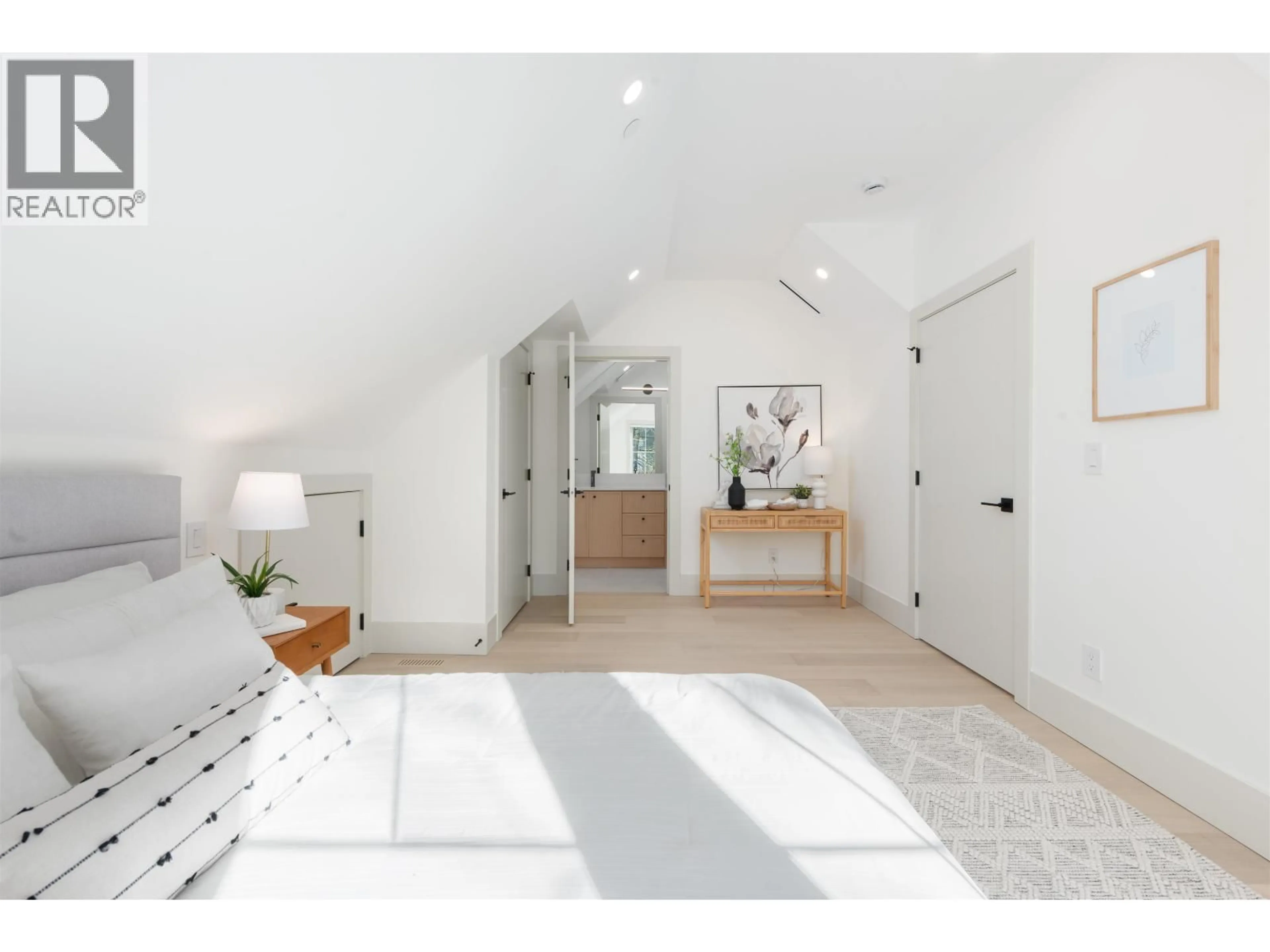 Indoor entryway for 1 - 375 33RD AVENUE, Vancouver British Columbia V5V2Z8