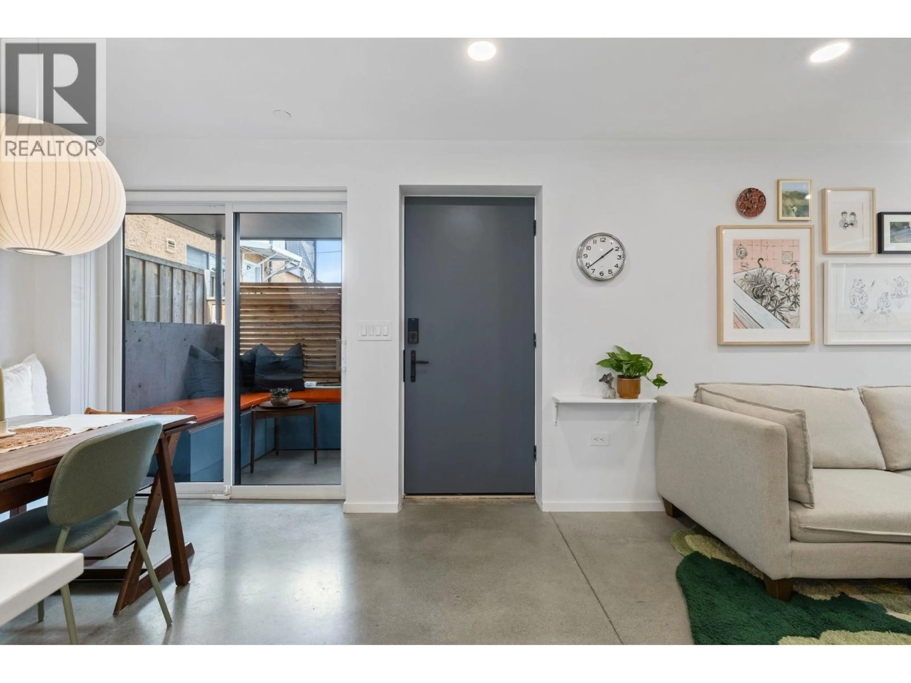 Indoor entryway for 2333 NAPIER STREET, Vancouver British Columbia V5L2P4