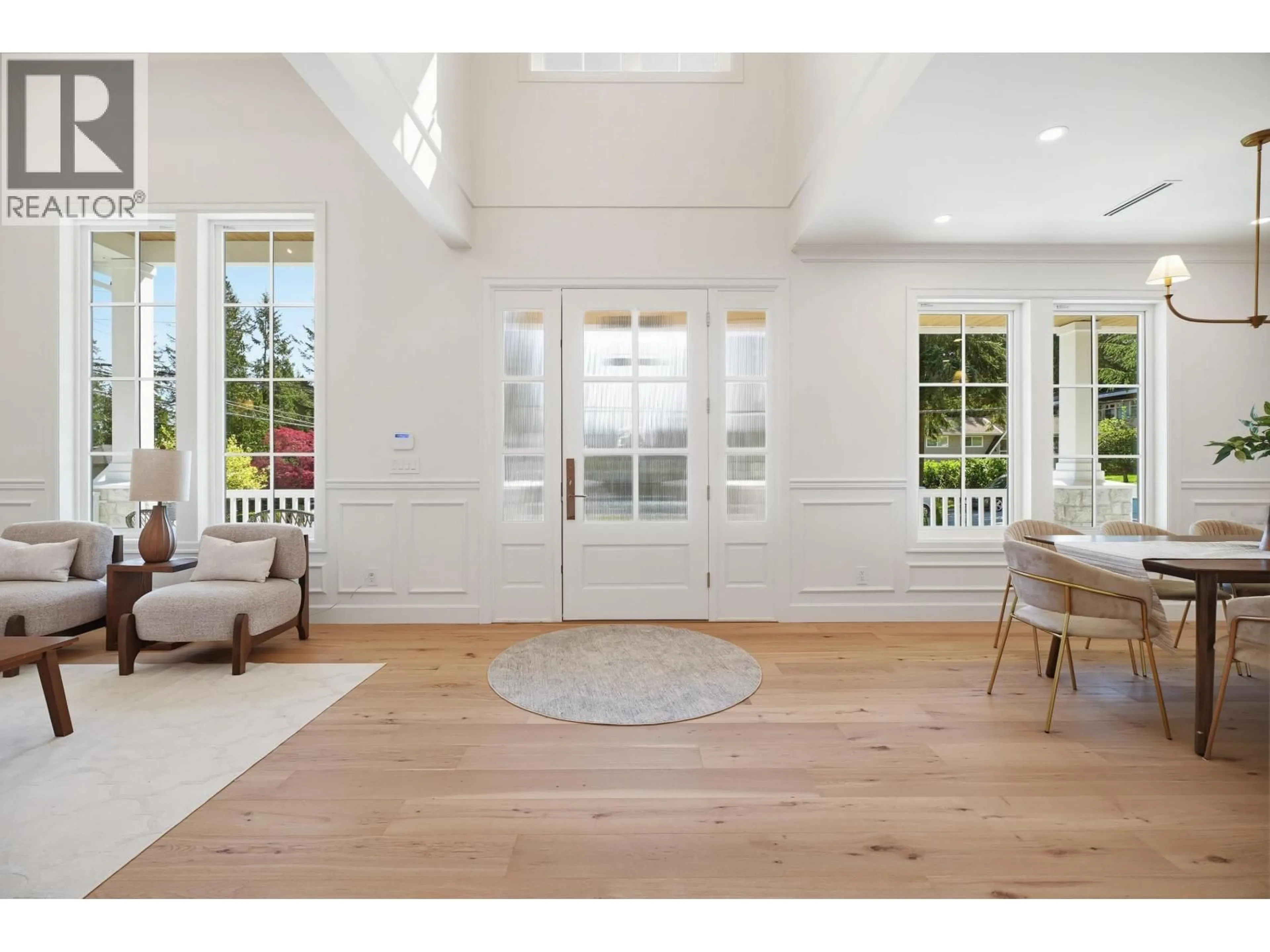 Indoor entryway for 690 WINDSOR ROAD, North Vancouver British Columbia V7N1K7