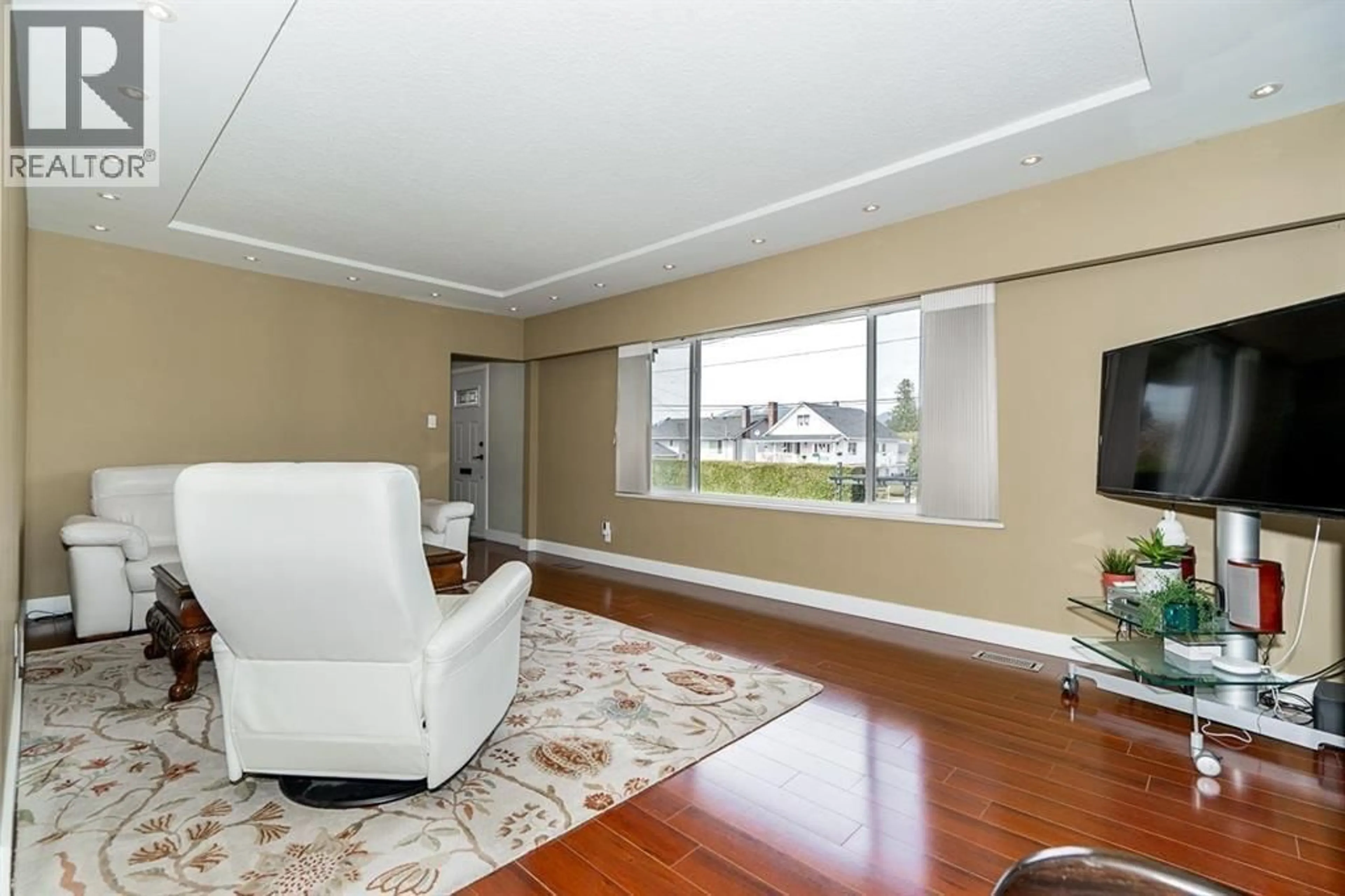 Living room with furniture, unknown for 6830 CURTIS STREET, Burnaby British Columbia V5B2B1