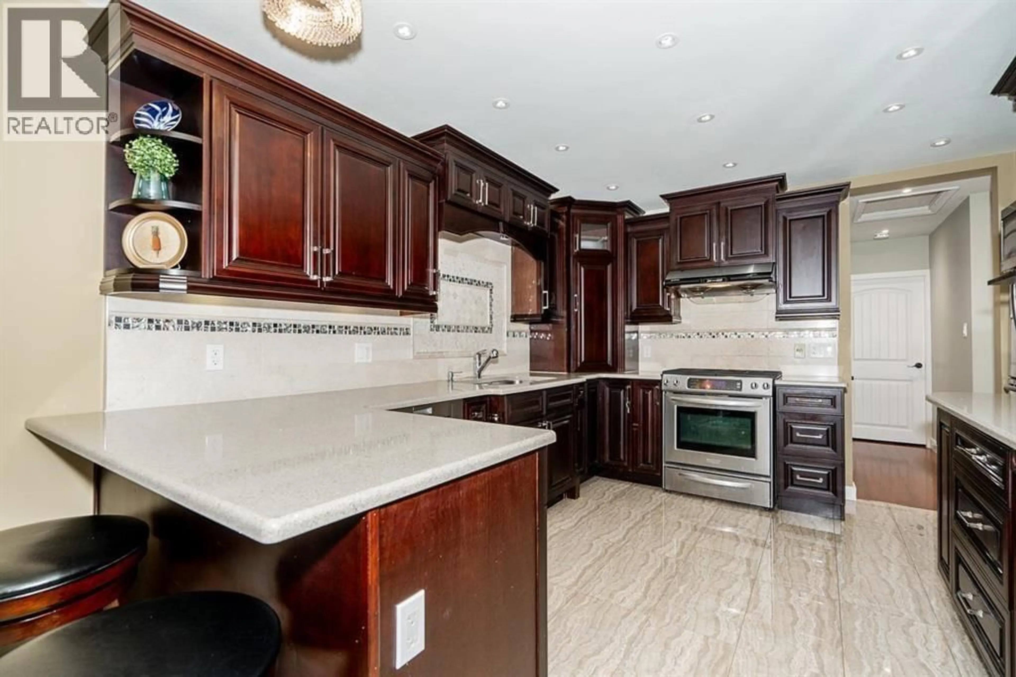 Open concept kitchen, ceramic/tile floor for 6830 CURTIS STREET, Burnaby British Columbia V5B2B1