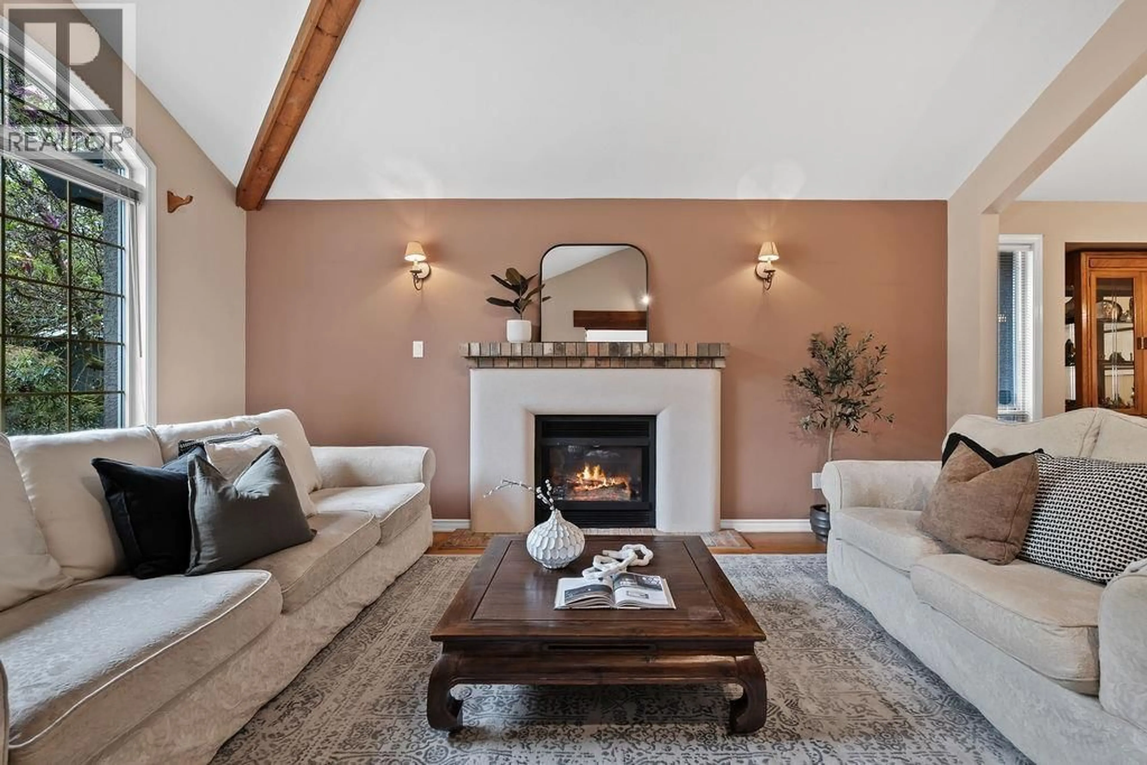 Living room with furniture, unknown for 1659 ORKNEY PLACE, North Vancouver British Columbia V7H2Z1