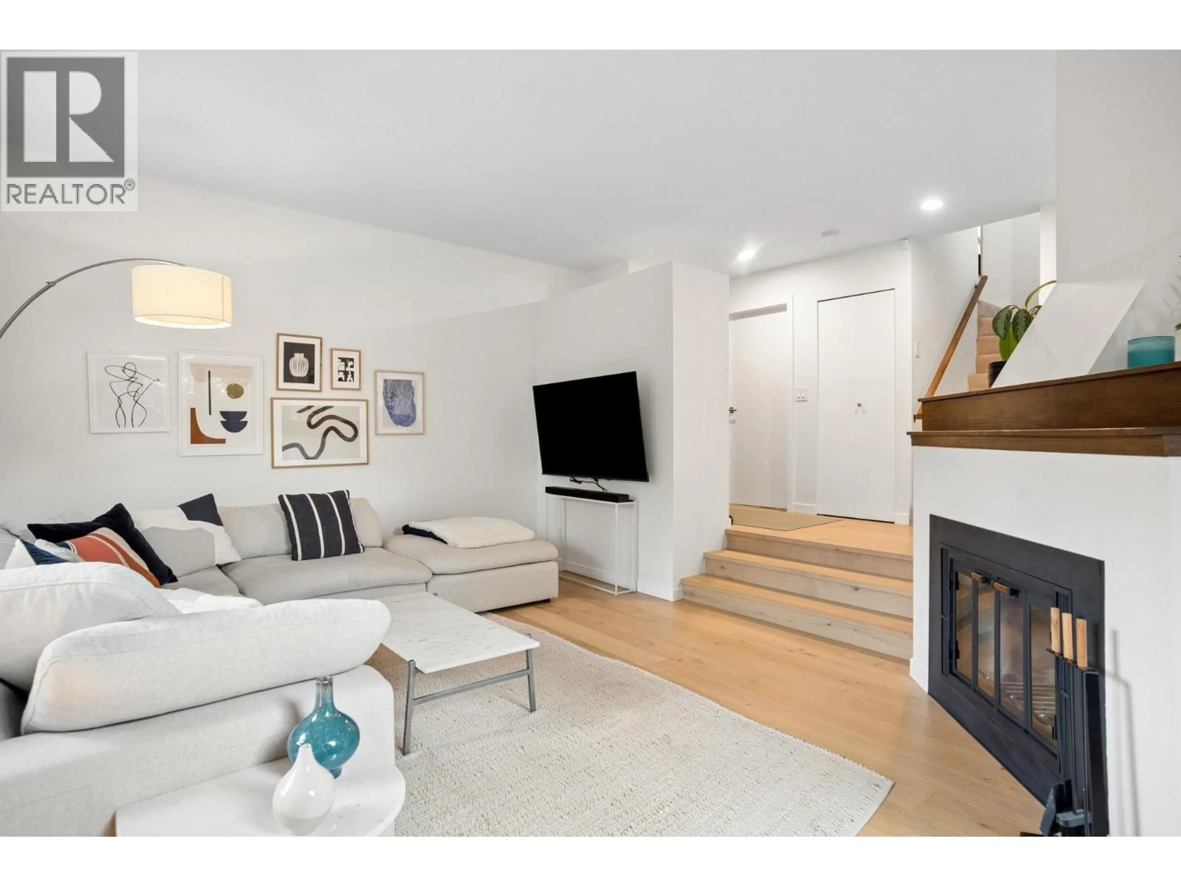 Living room with furniture, wood/laminate floor for 2421 TRAFALGAR STREET, Vancouver British Columbia V6K3T2