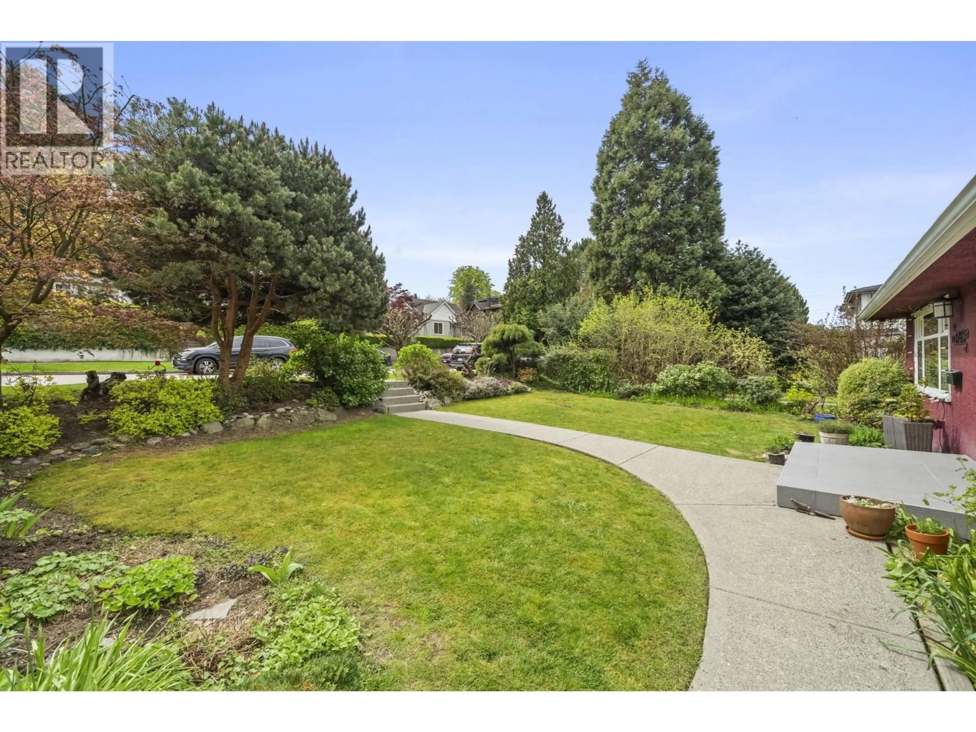 A pic from outside/outdoor area/front of a property/back of a property/a pic from drone, unknown for 3765 EDINBURGH STREET, Burnaby British Columbia V5C1R4