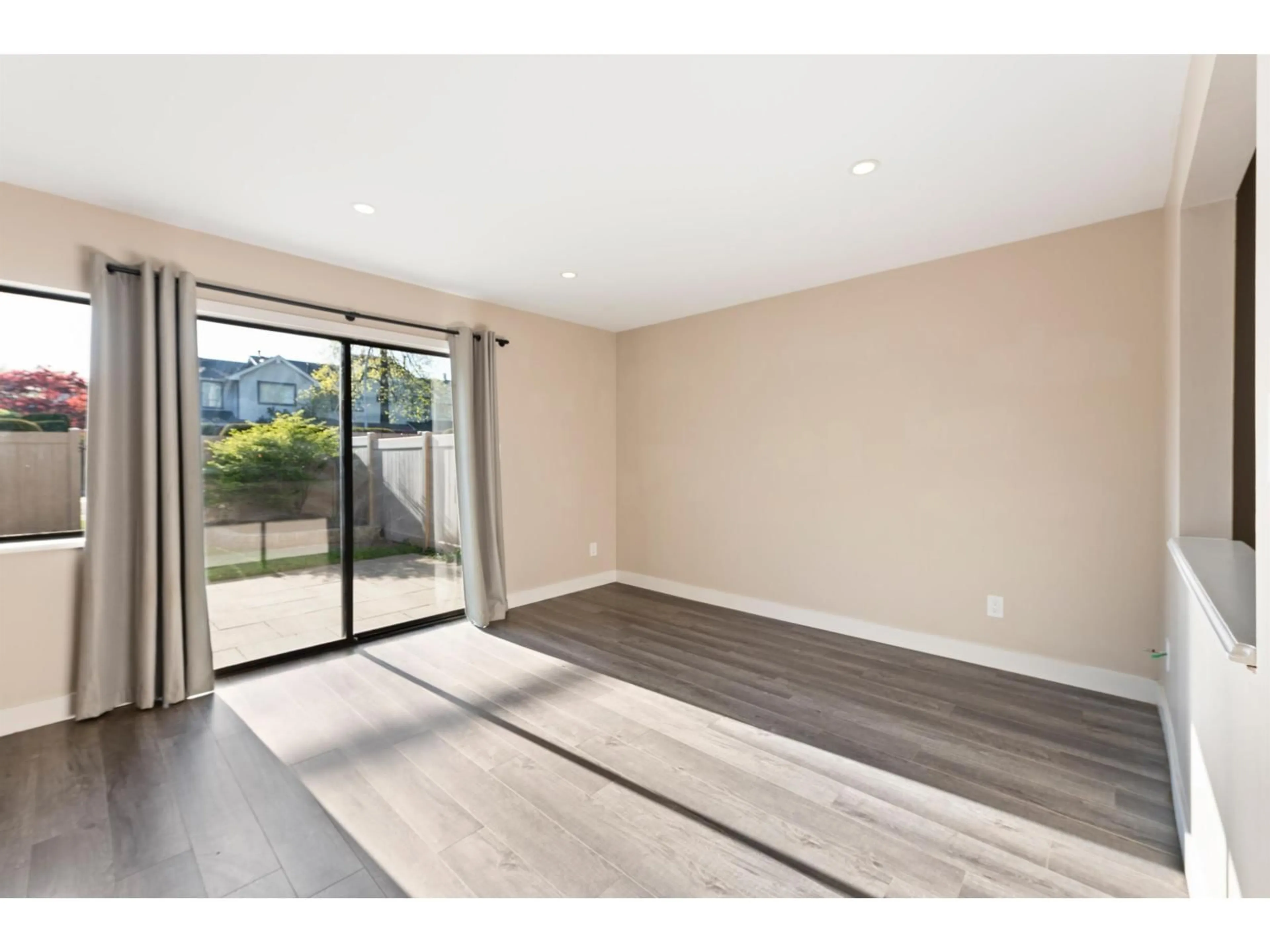 A pic of a room for 105 - 9264 122 STREET, Surrey British Columbia V3V4L5