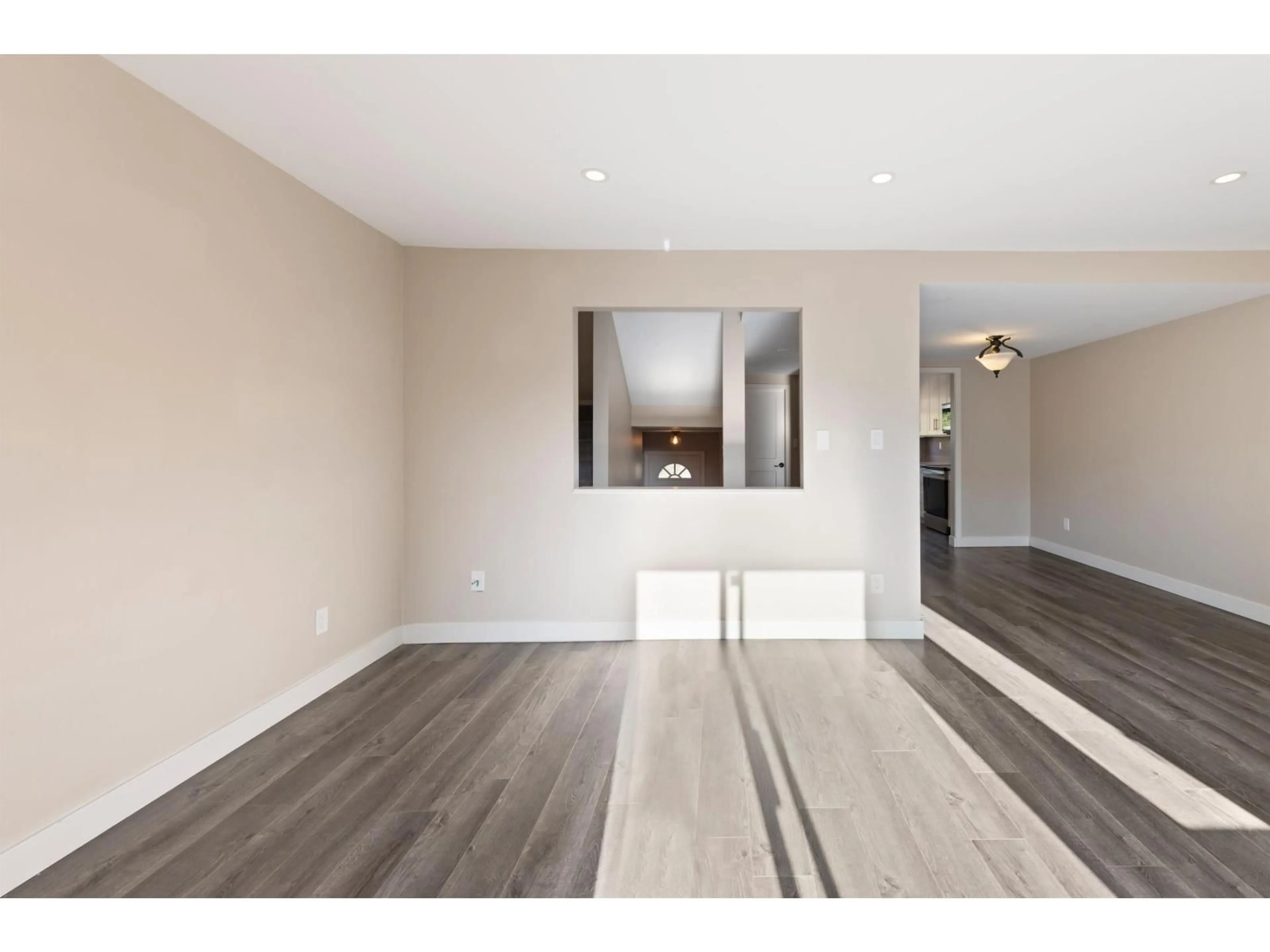 A pic of a room for 105 - 9264 122 STREET, Surrey British Columbia V3V4L5