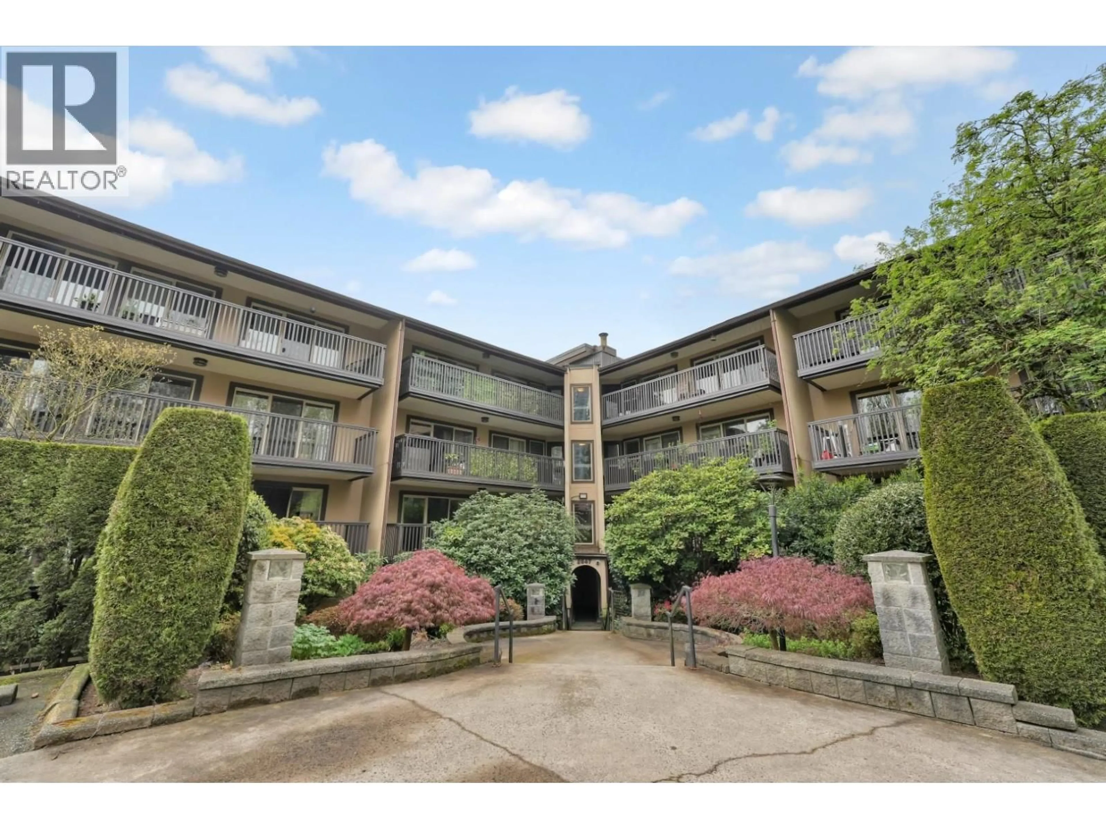 Patio, unknown for 304 - 9847 MANCHESTER DRIVE, Burnaby British Columbia V3N4P4