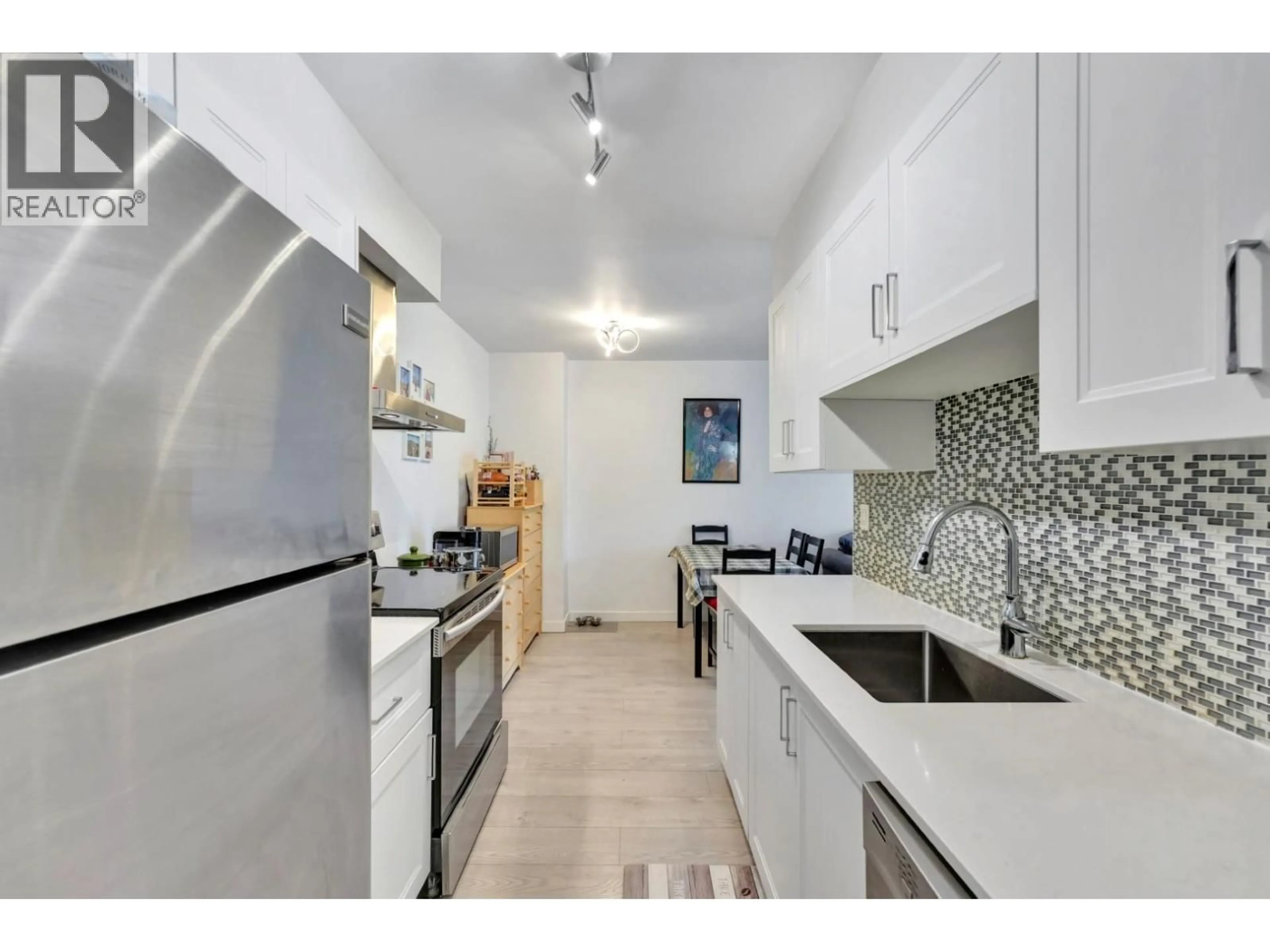 Standard kitchen, unknown for 304 - 9847 MANCHESTER DRIVE, Burnaby British Columbia V3N4P4