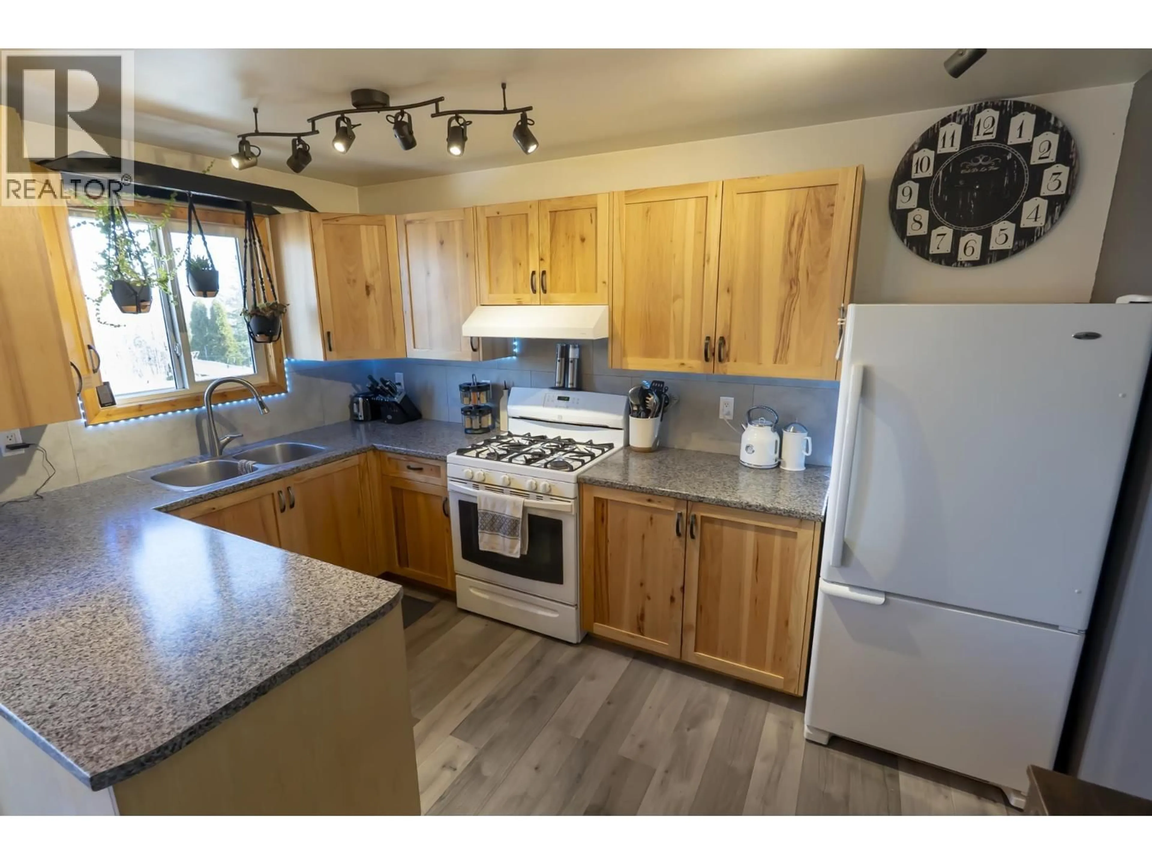 Standard kitchen, unknown for 138 6TH STREET, Vanderhoof British Columbia V0J3A0
