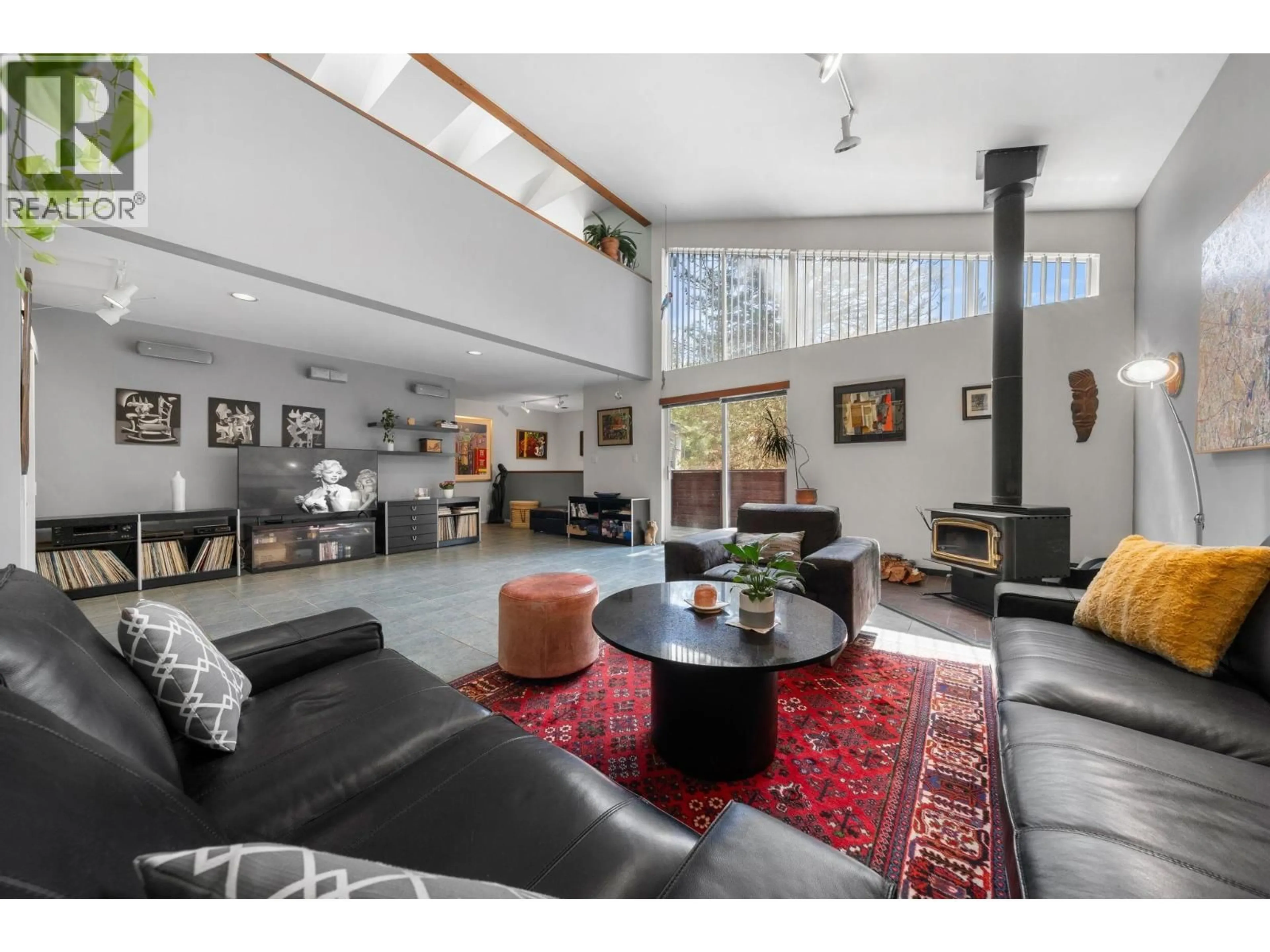 Living room with furniture, unknown for 2301 GREENWOOD WAY, Squamish British Columbia V0N1T0