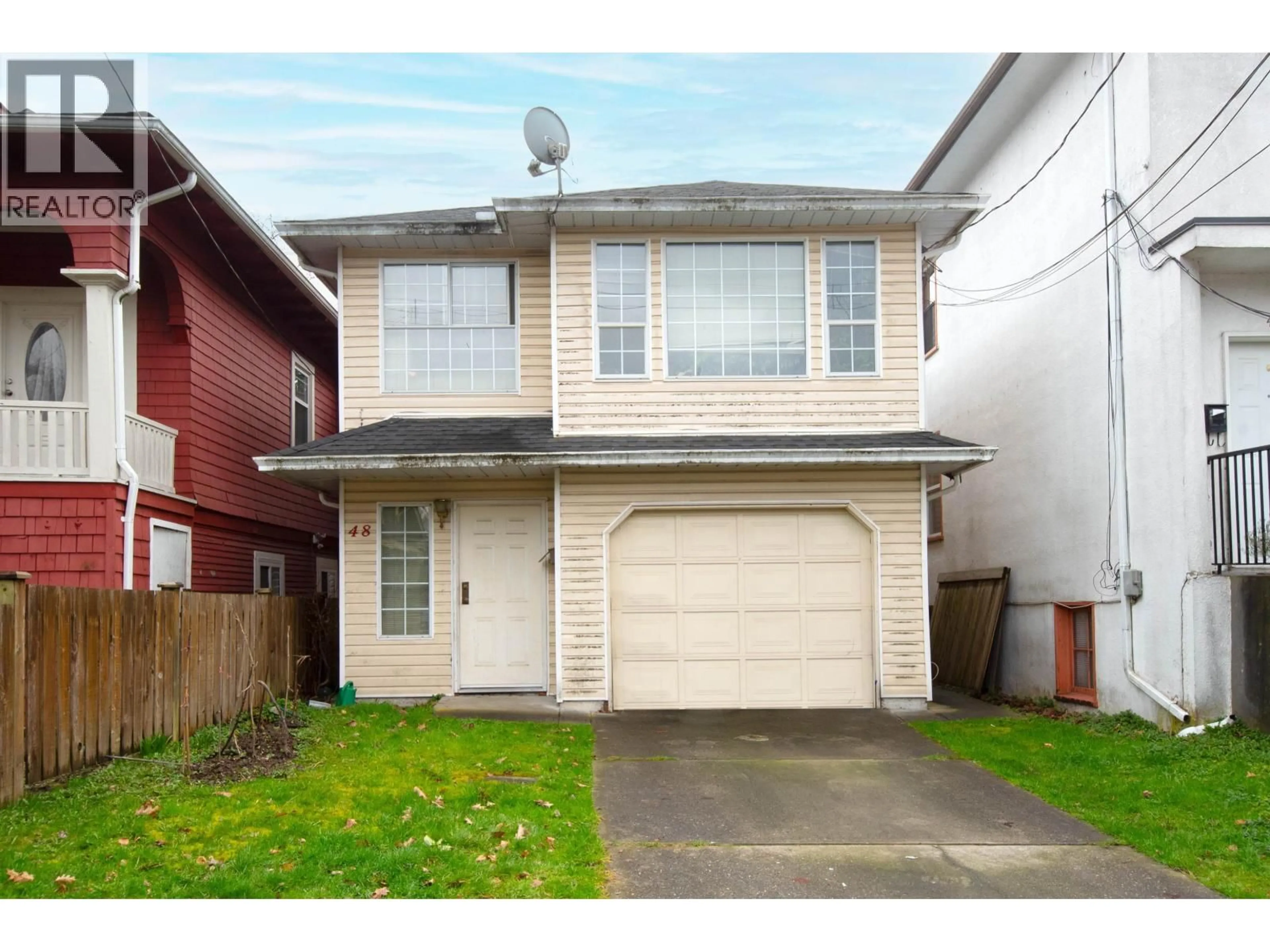 Home with vinyl exterior material, street for 48 22ND AVENUE, Vancouver British Columbia V5V1T4