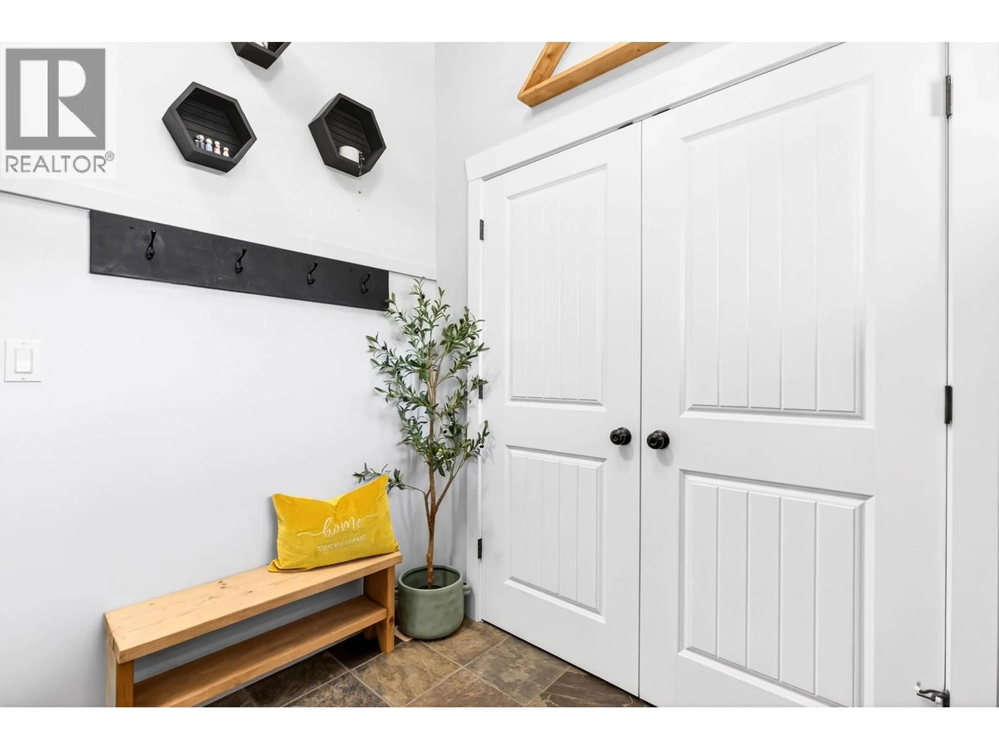 Indoor entryway for 22 - 24185 106B AVENUE, Maple Ridge British Columbia V2W0C4