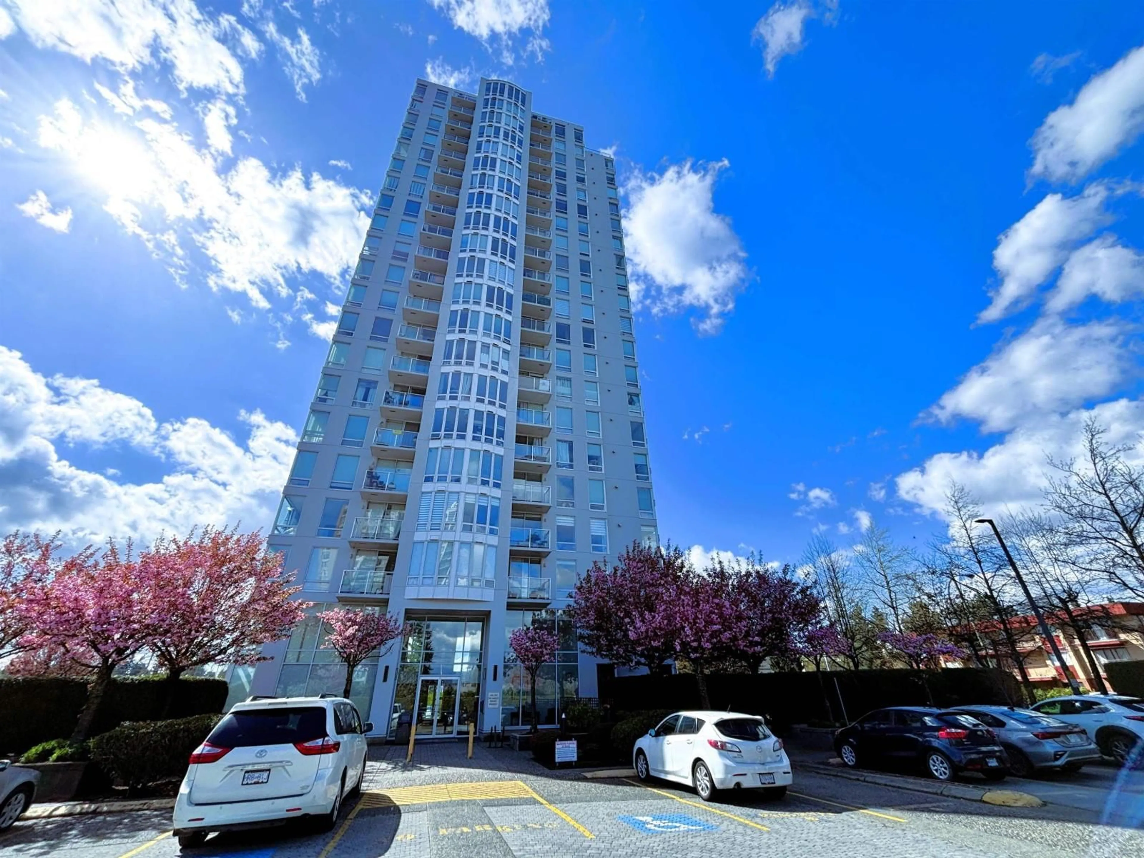 Indoor foyer for 1904 - 14820 104 AVENUE, Surrey British Columbia V3R0V9