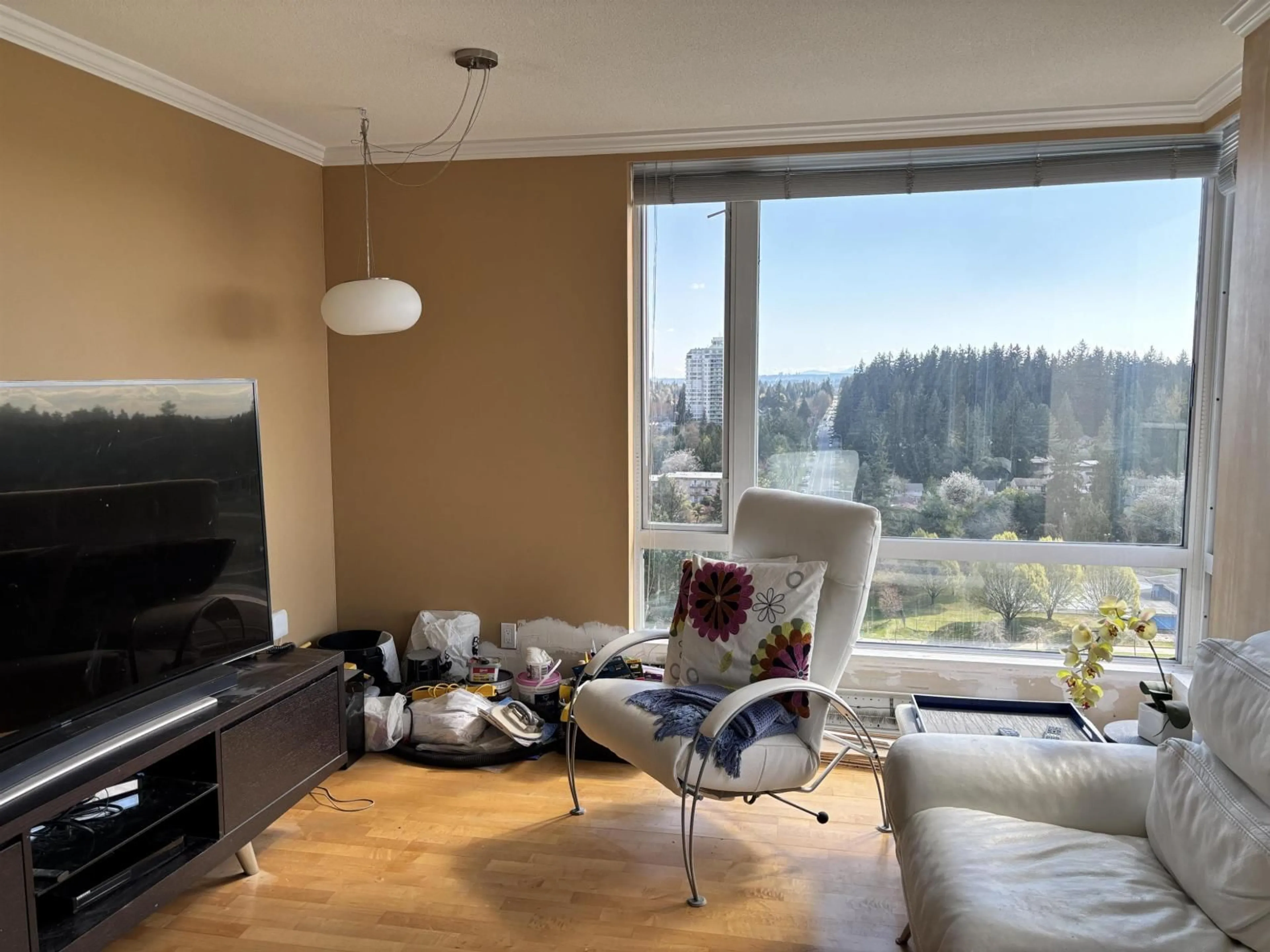 Living room with furniture, wood/laminate floor for 1904 - 14820 104 AVENUE, Surrey British Columbia V3R0V9