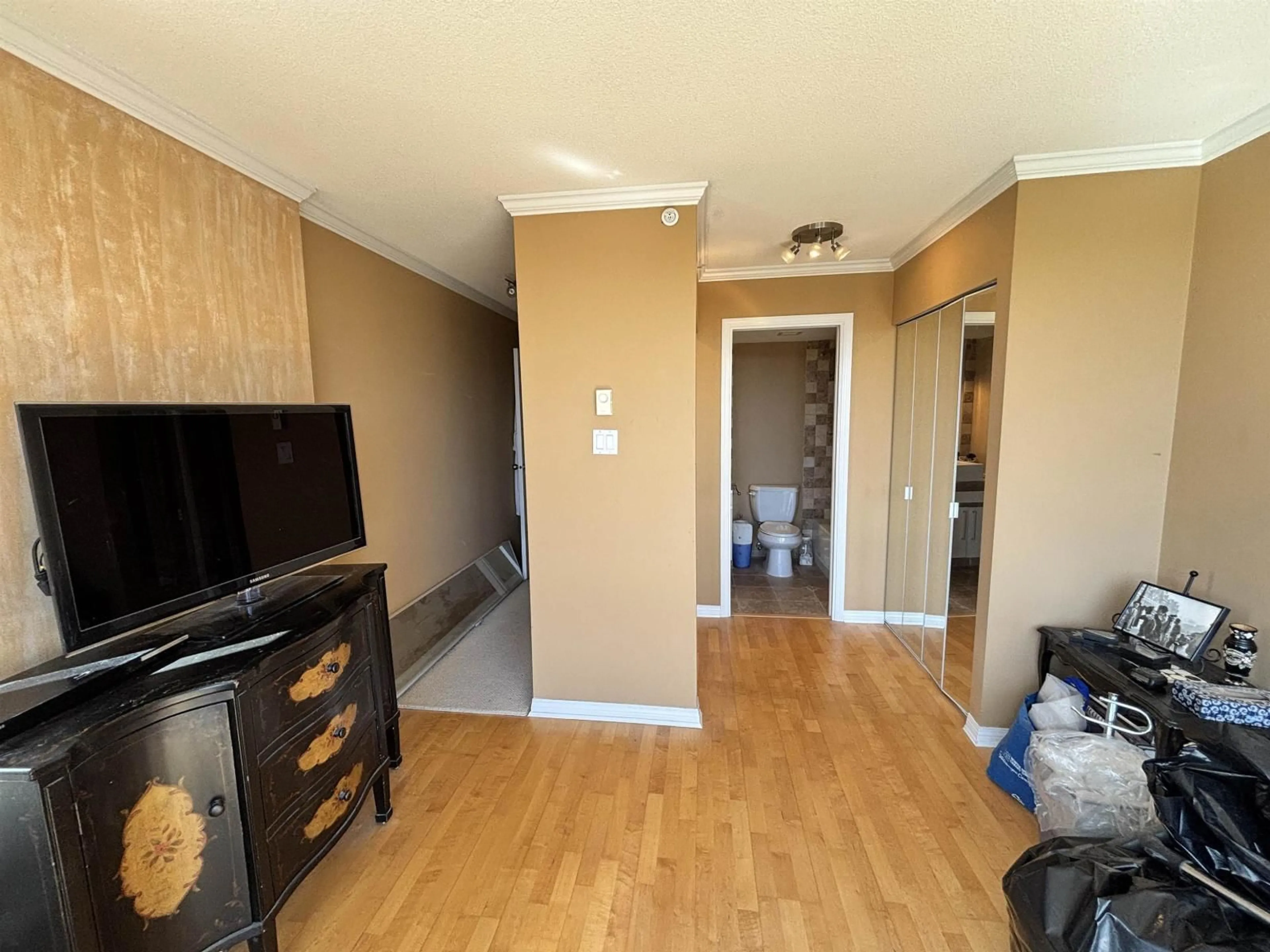 A pic of a room for 1904 - 14820 104 AVENUE, Surrey British Columbia V3R0V9