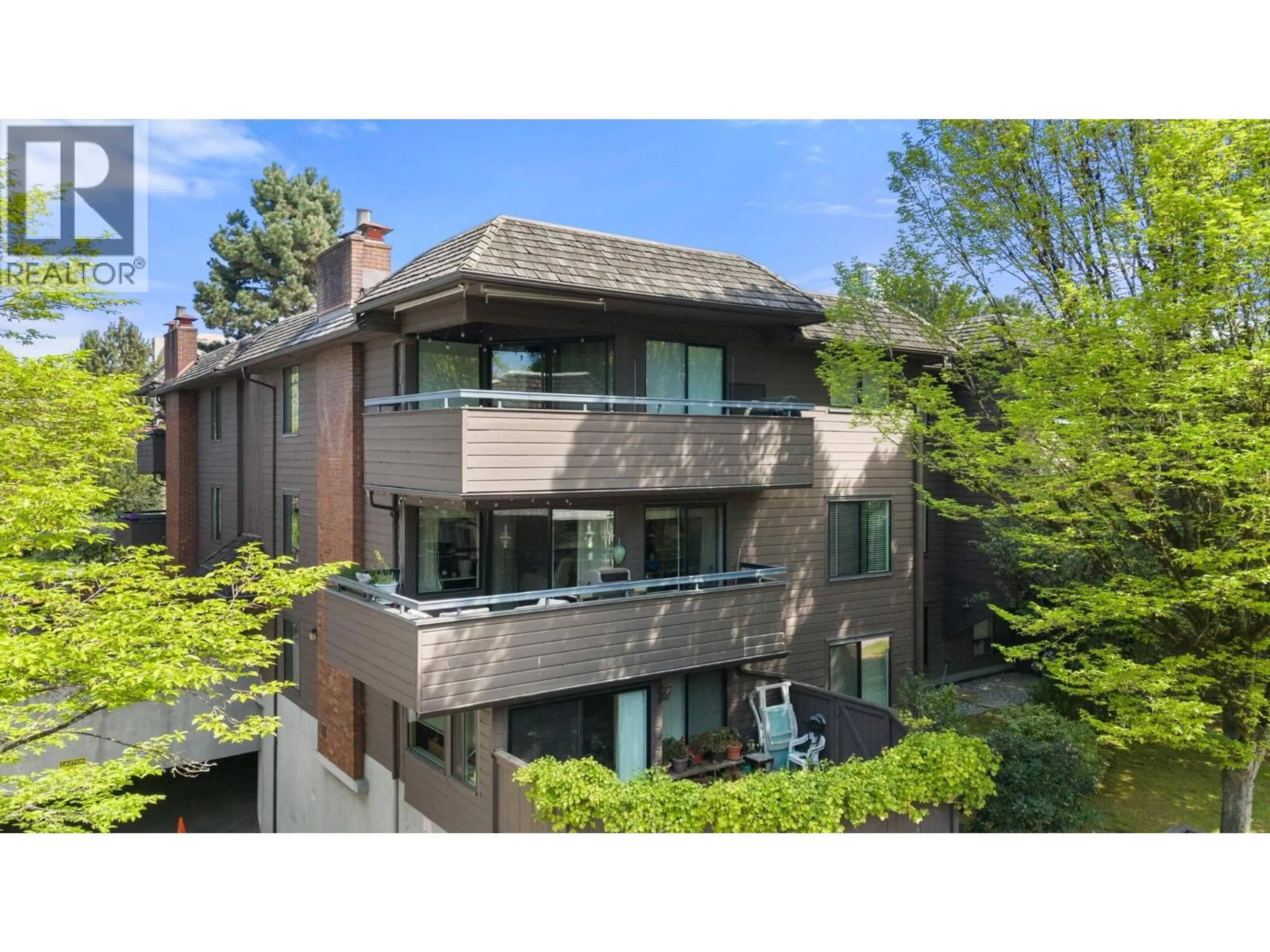 A pic from outside/outdoor area/front of a property/back of a property/a pic from drone, unknown for 209 - 1720 12TH AVENUE, Vancouver British Columbia V6J2E6