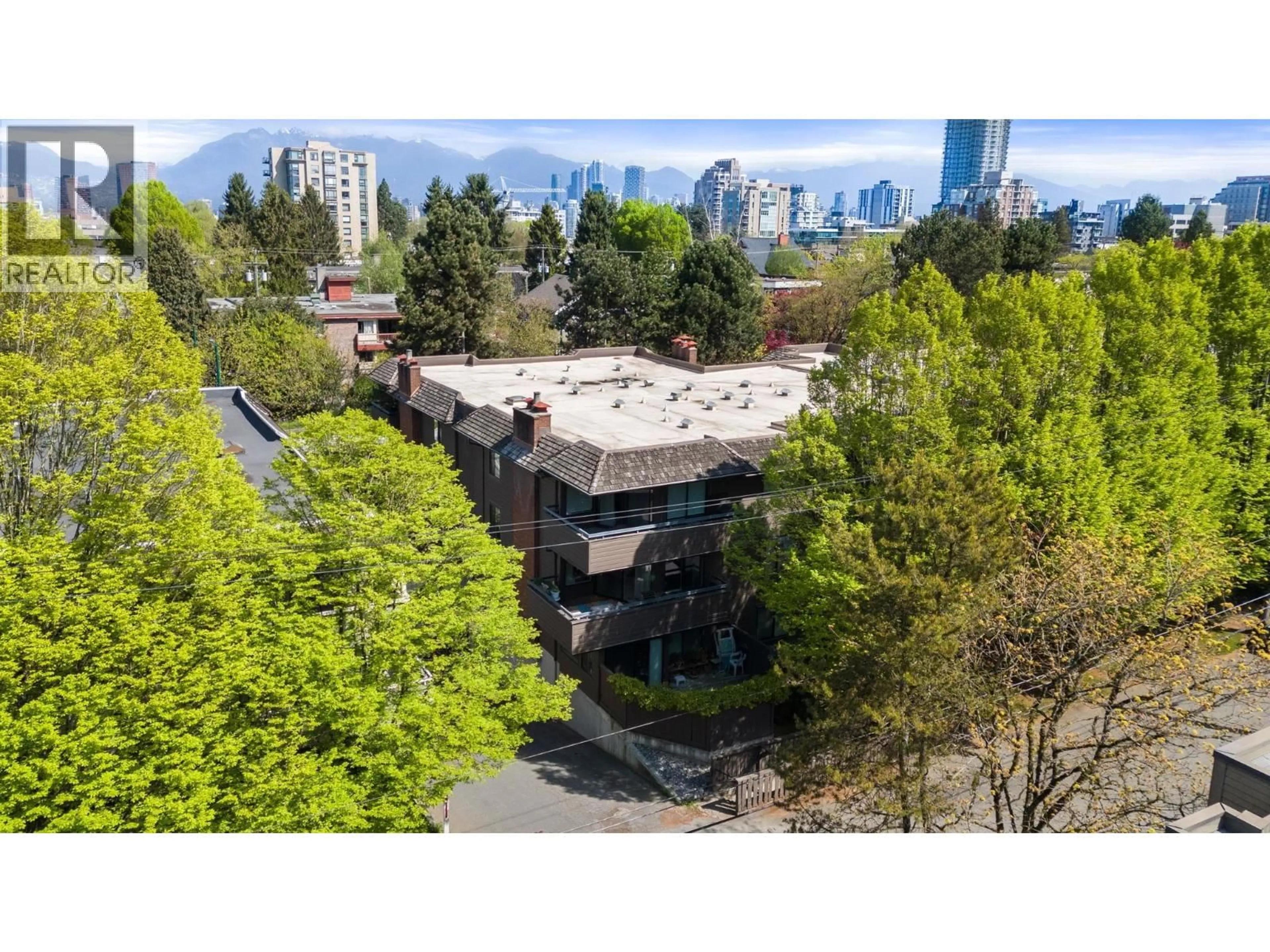 A pic from outside/outdoor area/front of a property/back of a property/a pic from drone, unknown for 209 - 1720 12TH AVENUE, Vancouver British Columbia V6J2E6