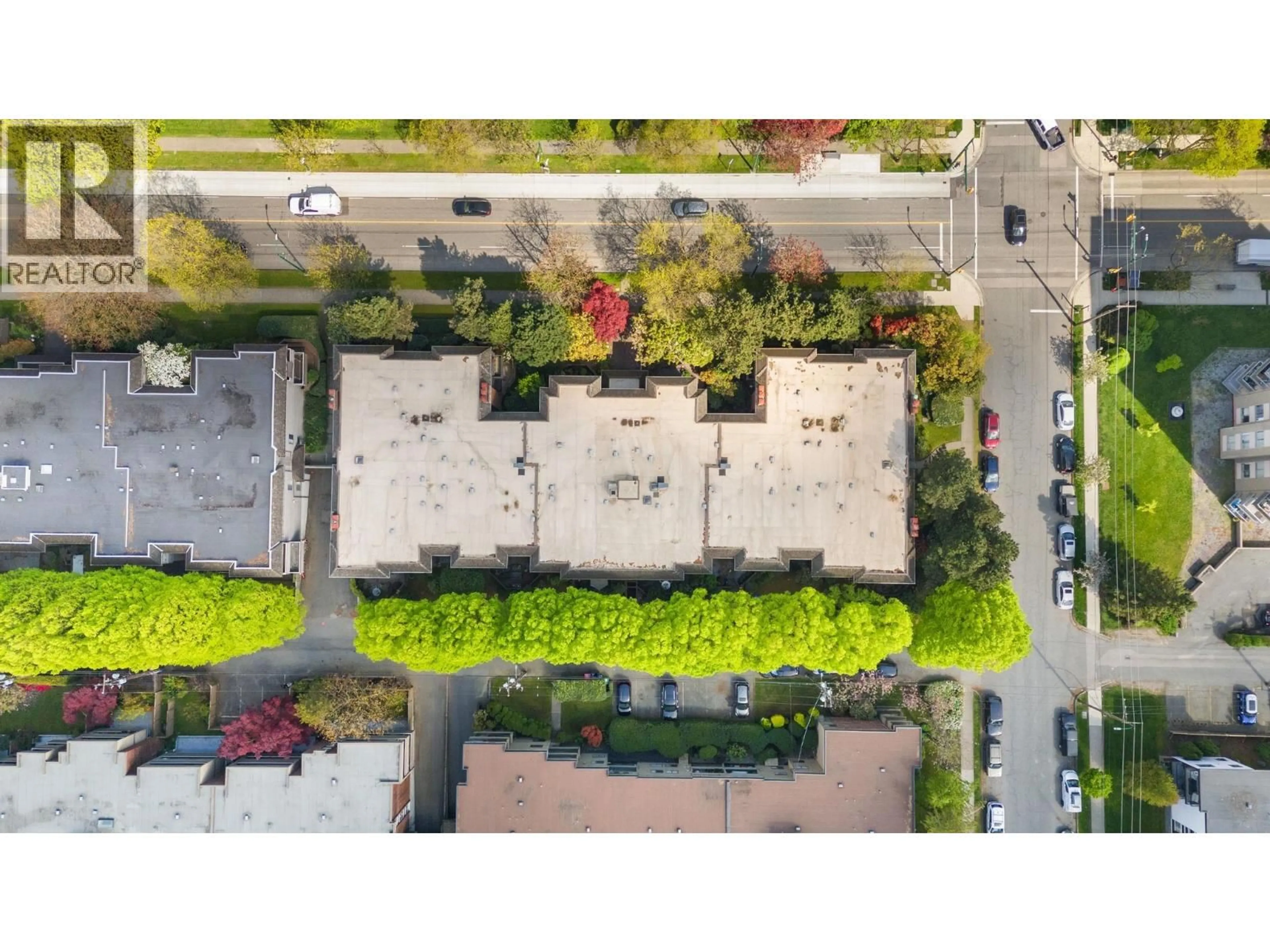 A pic from outside/outdoor area/front of a property/back of a property/a pic from drone, street for 209 - 1720 12TH AVENUE, Vancouver British Columbia V6J2E6