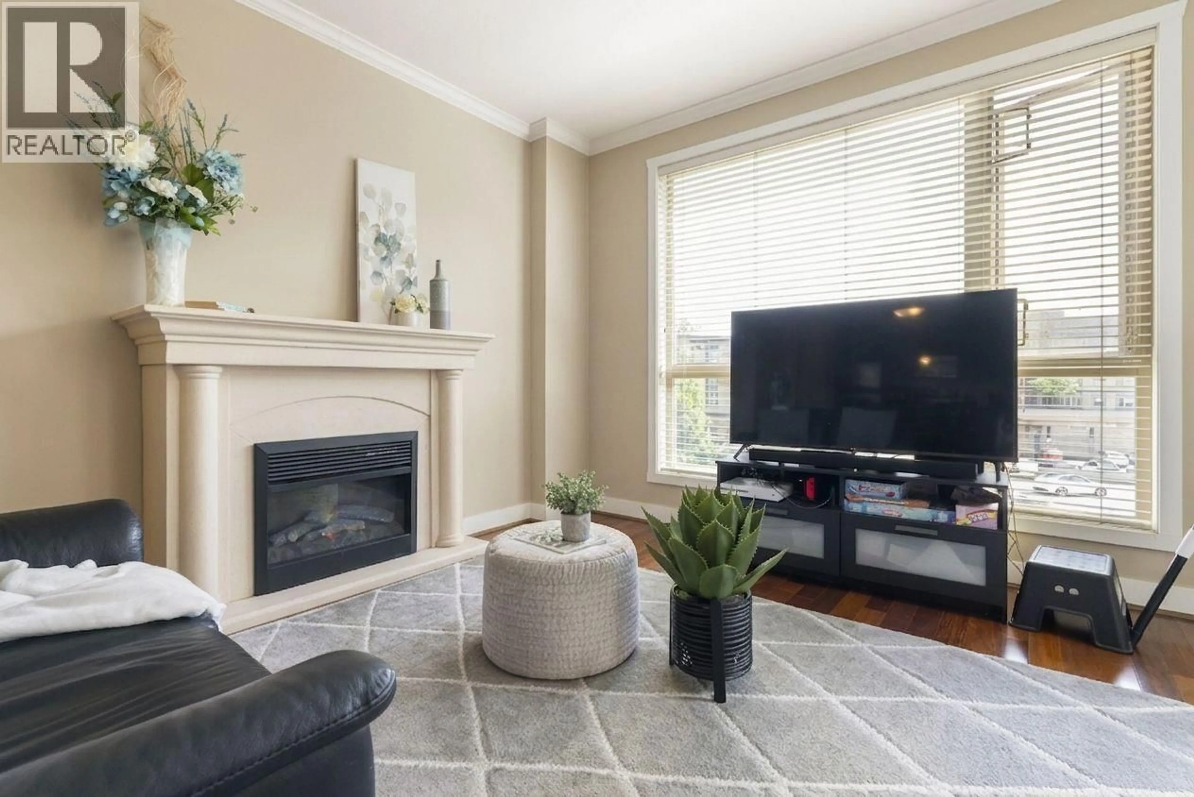 Living room with furniture, unknown for 320 - 2628 MAPLE STREET, Port Coquitlam British Columbia V3C0E2