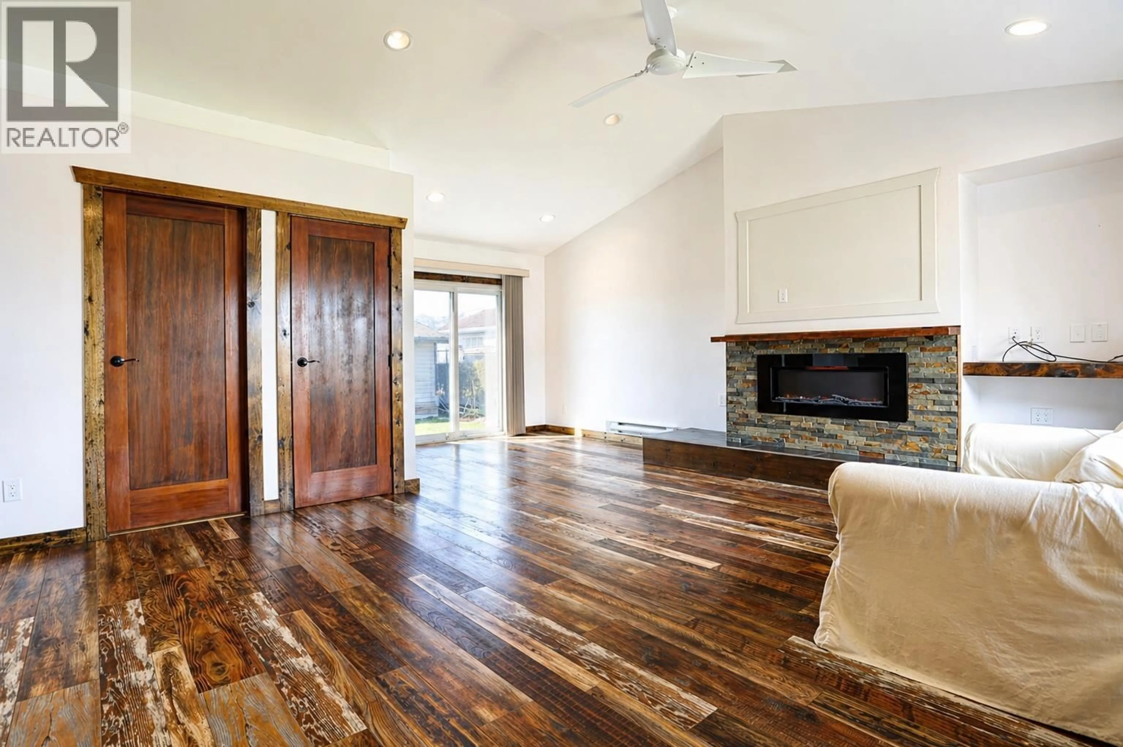 Indoor entryway for 1445 CORMORANT AVENUE, Kitimat British Columbia V8C1R9