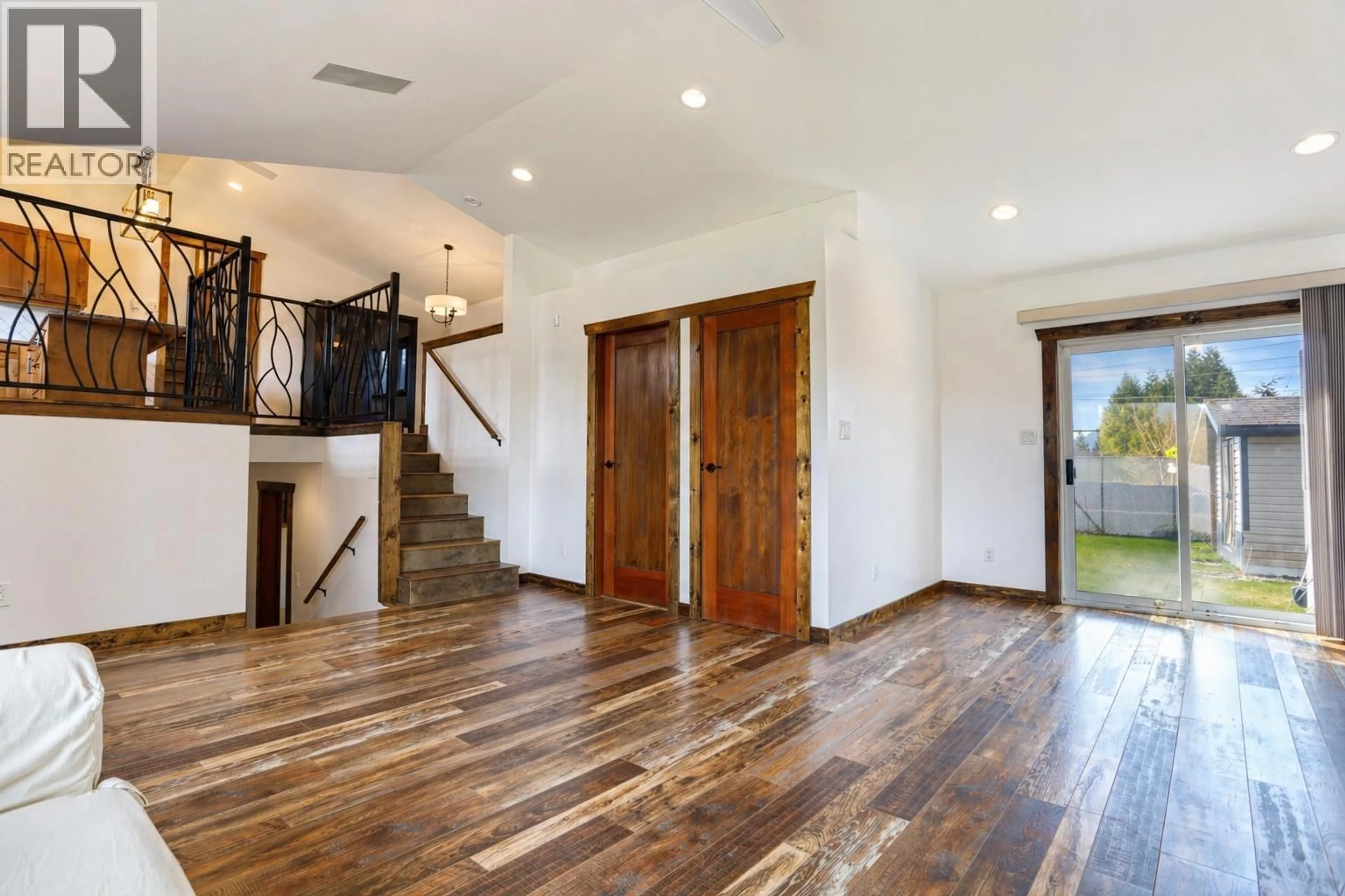 Indoor entryway for 1445 CORMORANT AVENUE, Kitimat British Columbia V8C1R9