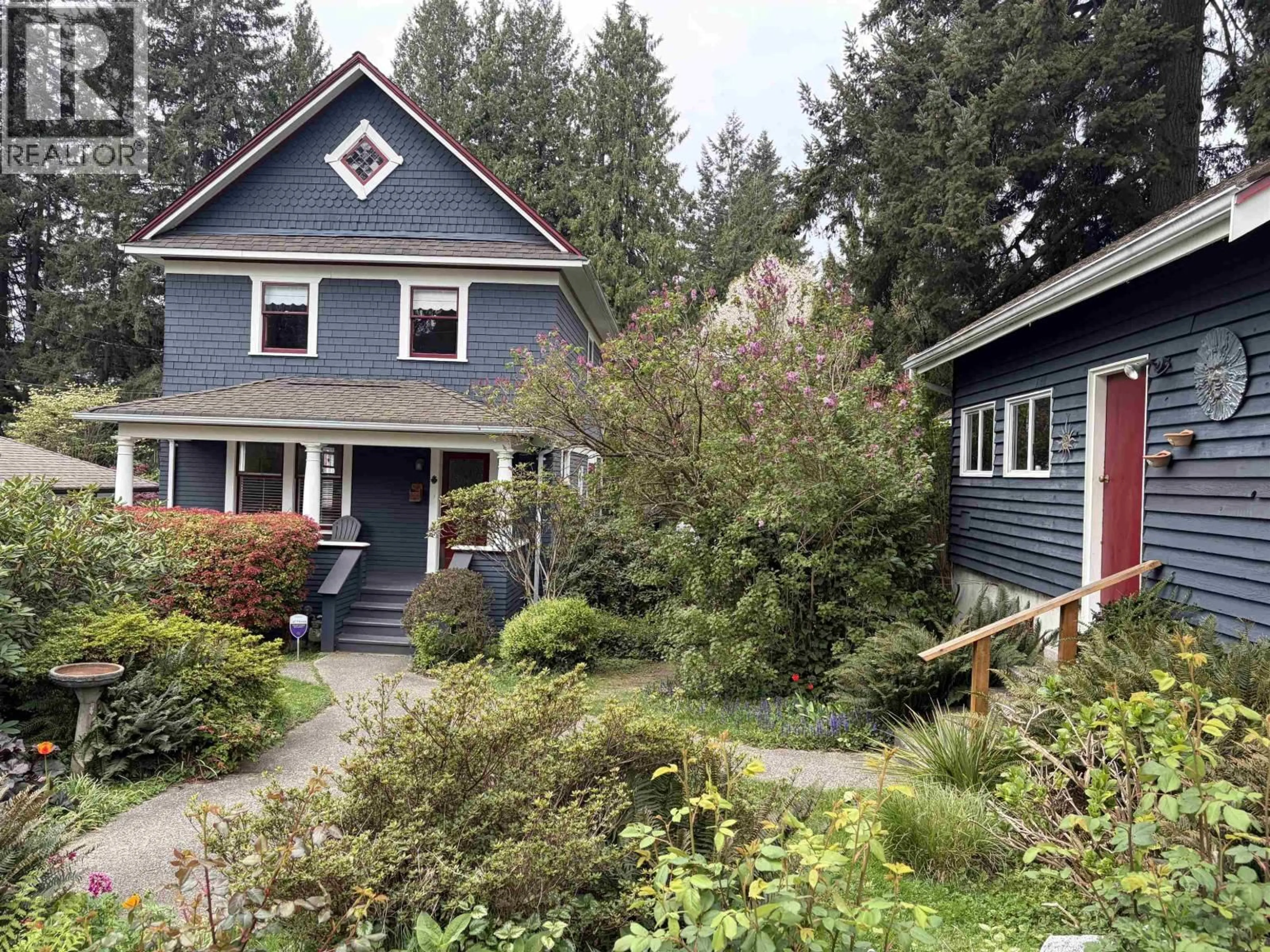 Home with vinyl exterior material, street for 3039 ST. GEORGES AVENUE, North Vancouver British Columbia V7N1V1