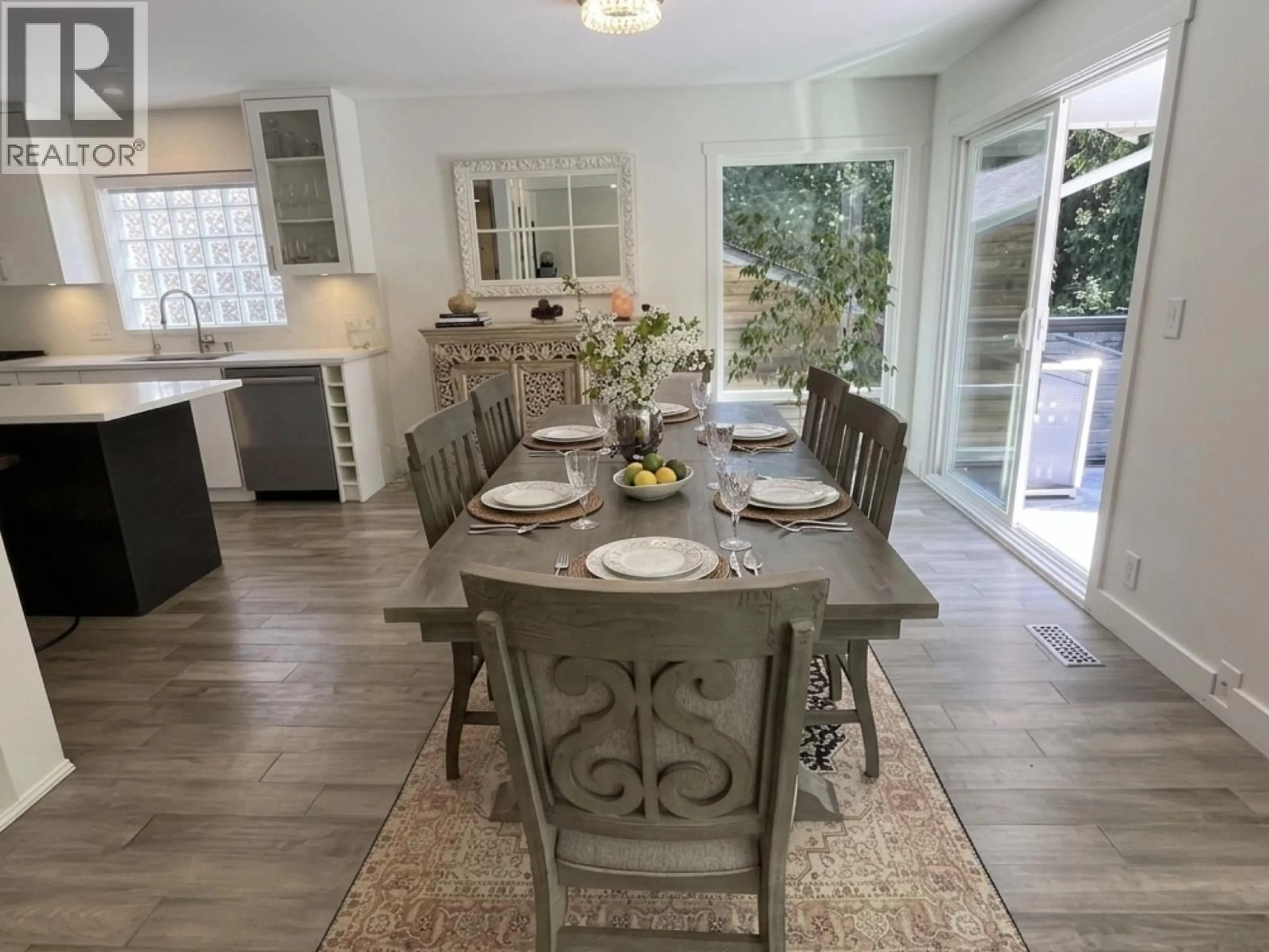 Dining room, ceramic/tile floor for 6430 FOX STREET, West Vancouver British Columbia V7W2C4