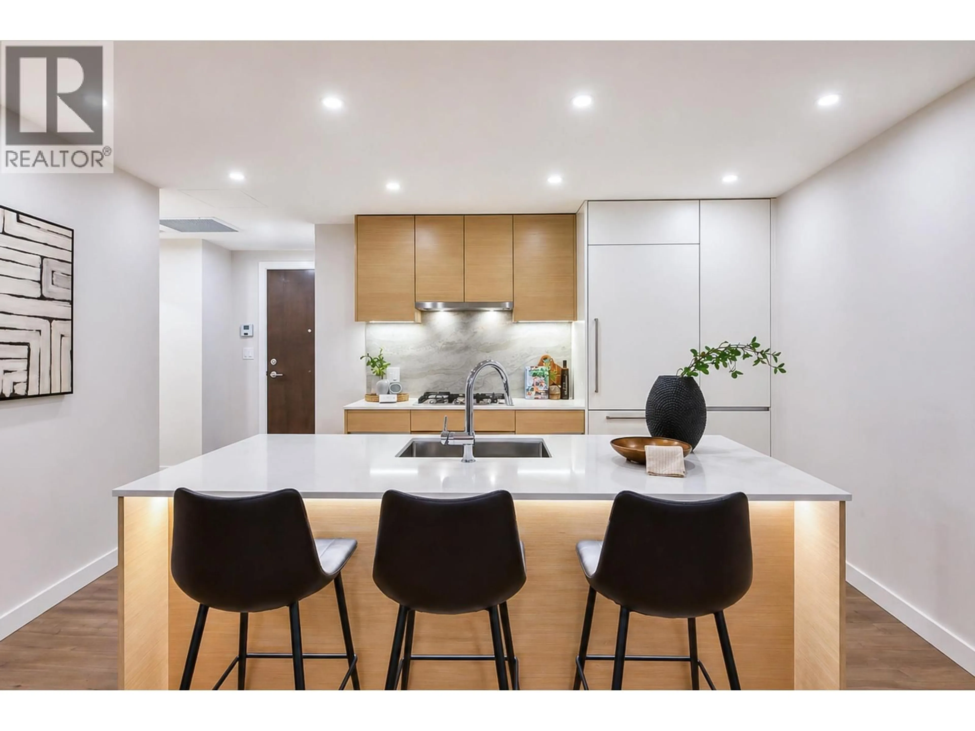 Contemporary kitchen, unknown for 1104 - 200 KLAHANIE COURT, West Vancouver British Columbia V7P0E4