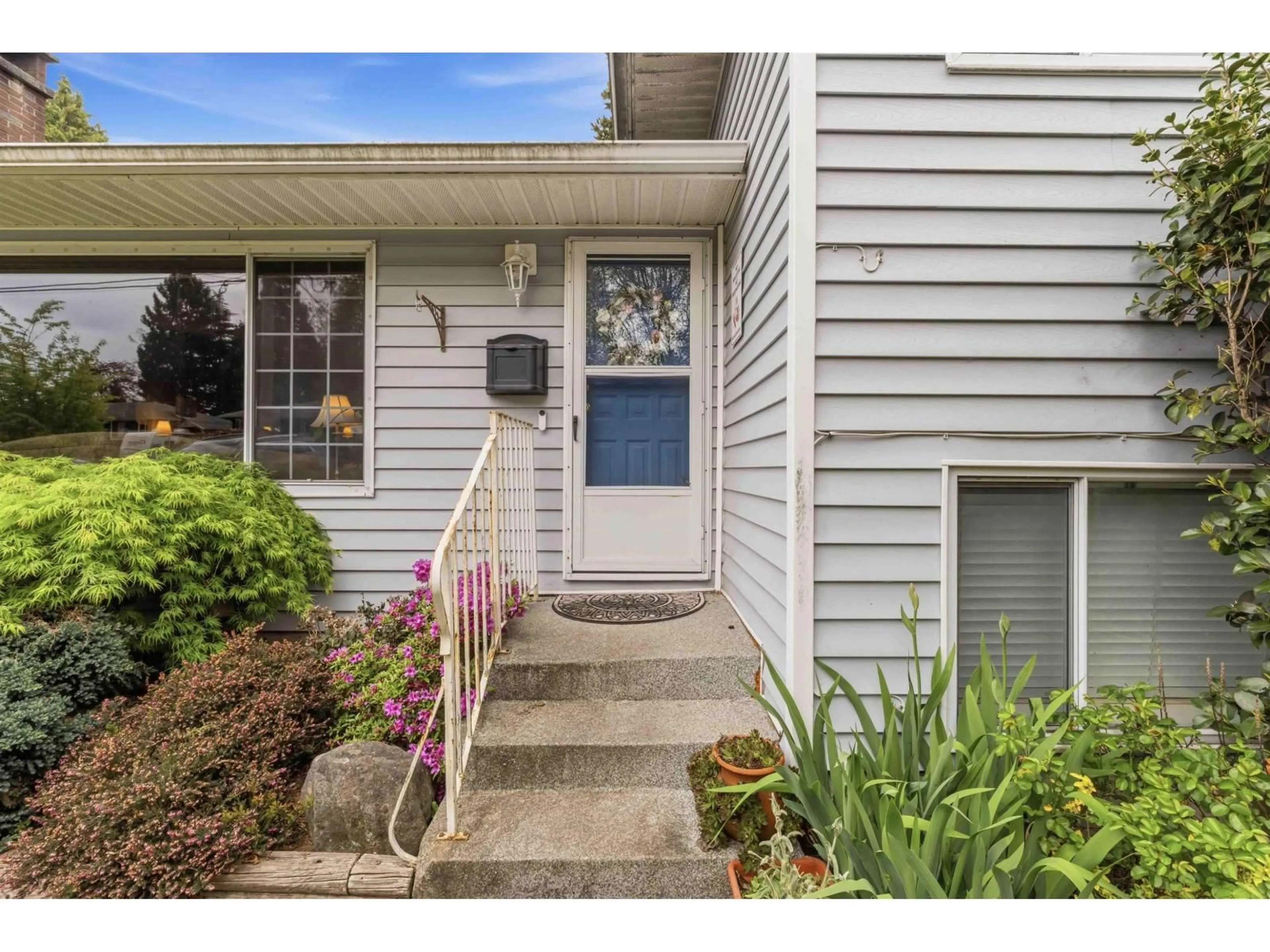 Indoor entryway for 14713 110 AVENUE, Surrey British Columbia V3R2A9