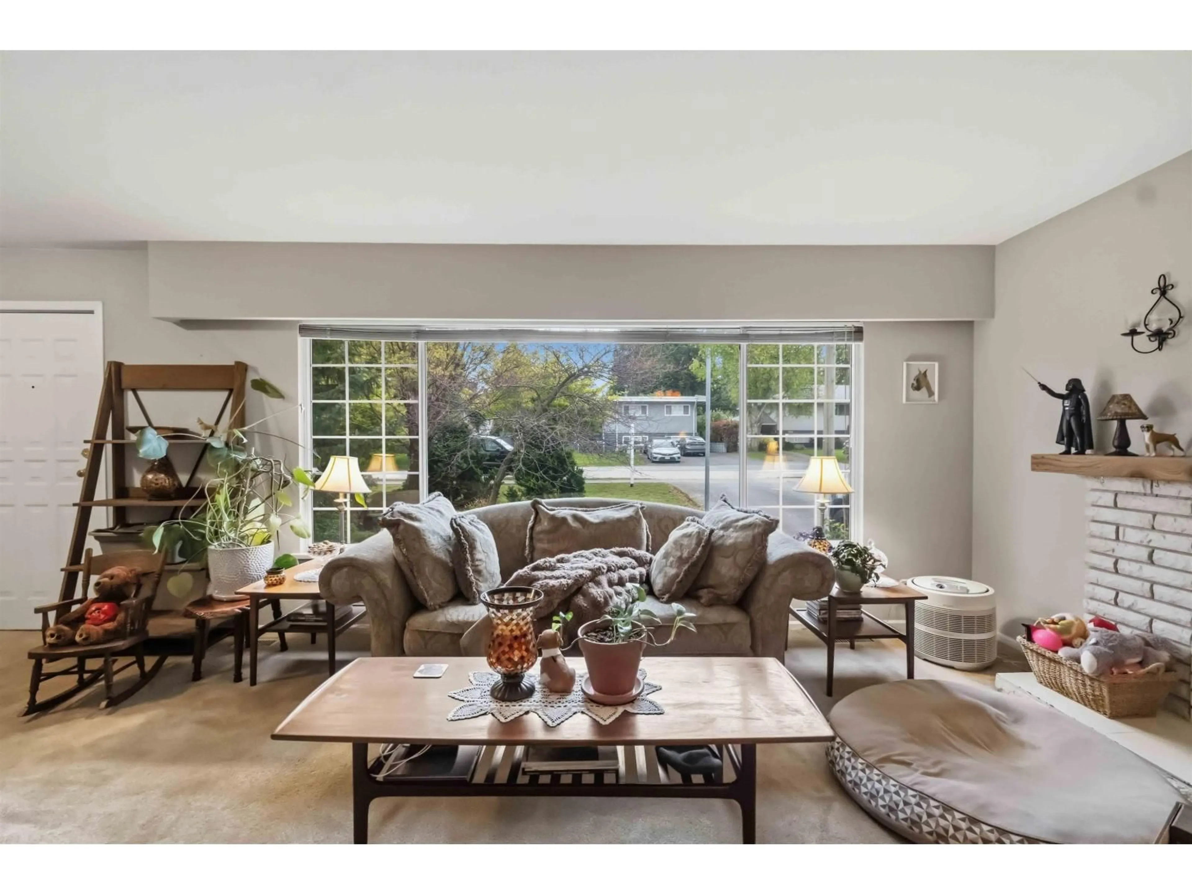 Living room with furniture, unknown for 14713 110 AVENUE, Surrey British Columbia V3R2A9