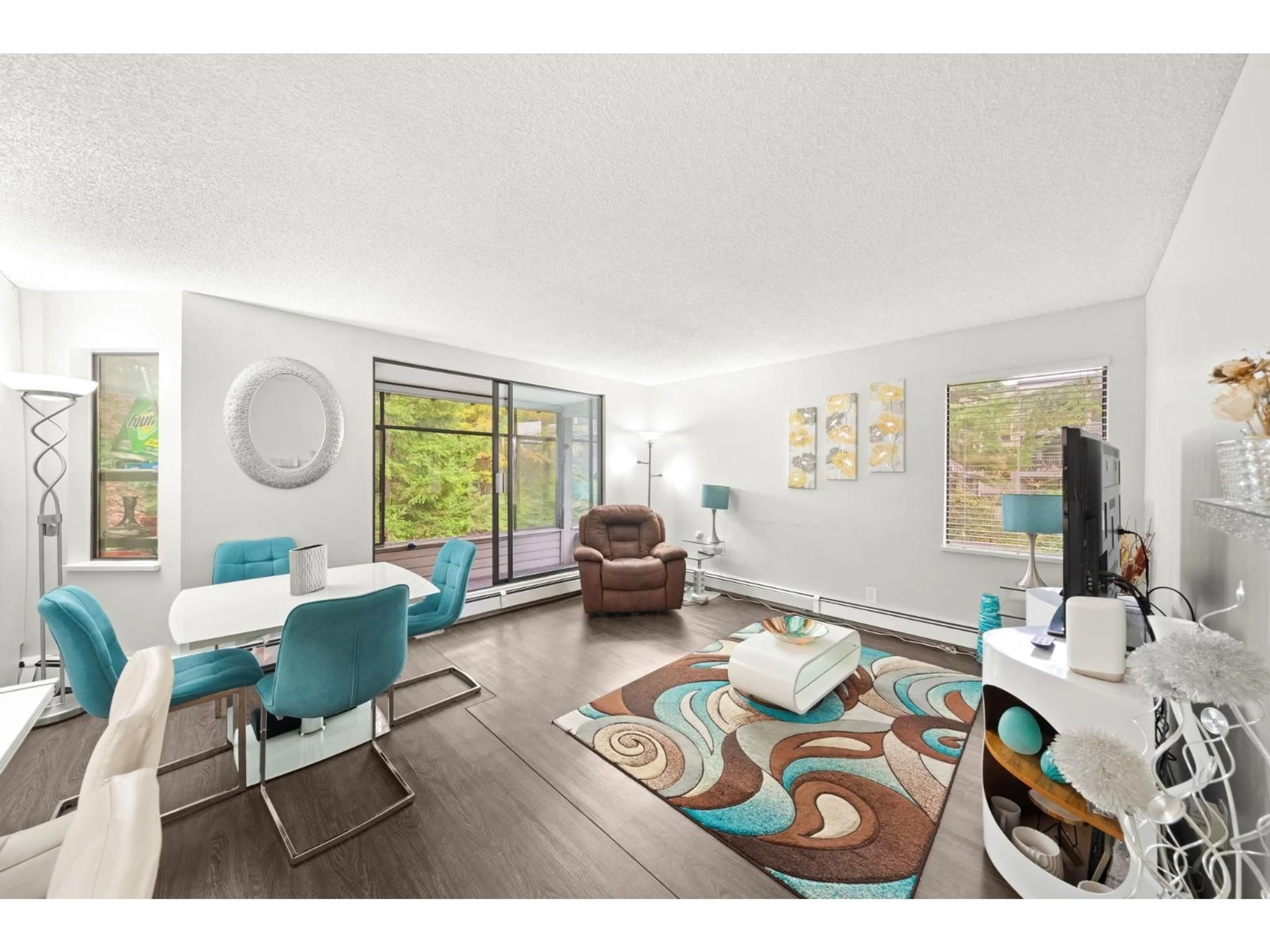 Living room with furniture, wood/laminate floor for 219 - 1760 SOUTHMERE CRESCENT, Surrey British Columbia V4A6E5