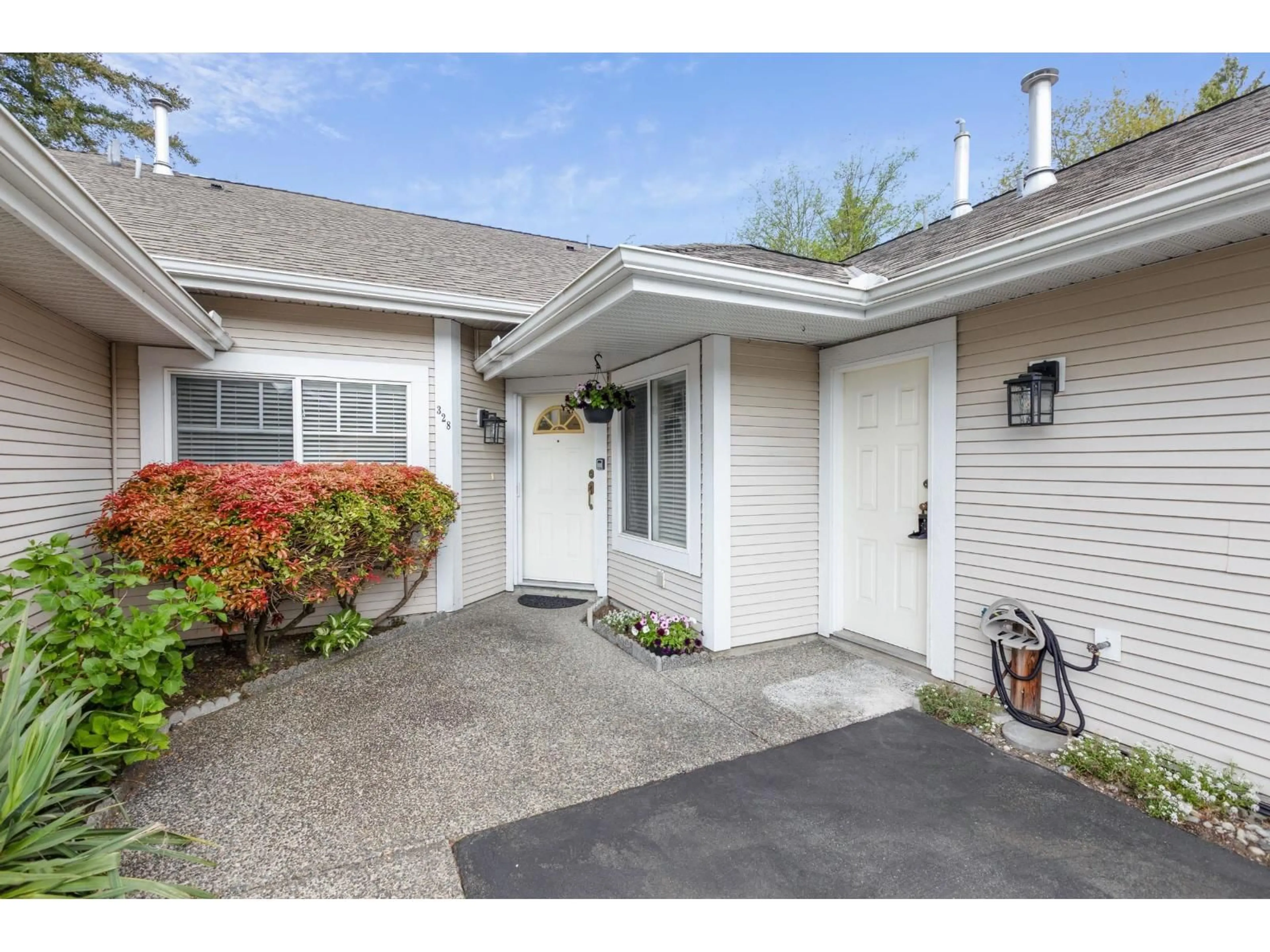 Home with vinyl exterior material, street for 328 - 20655 88 AVENUE, Langley British Columbia V1M2M5