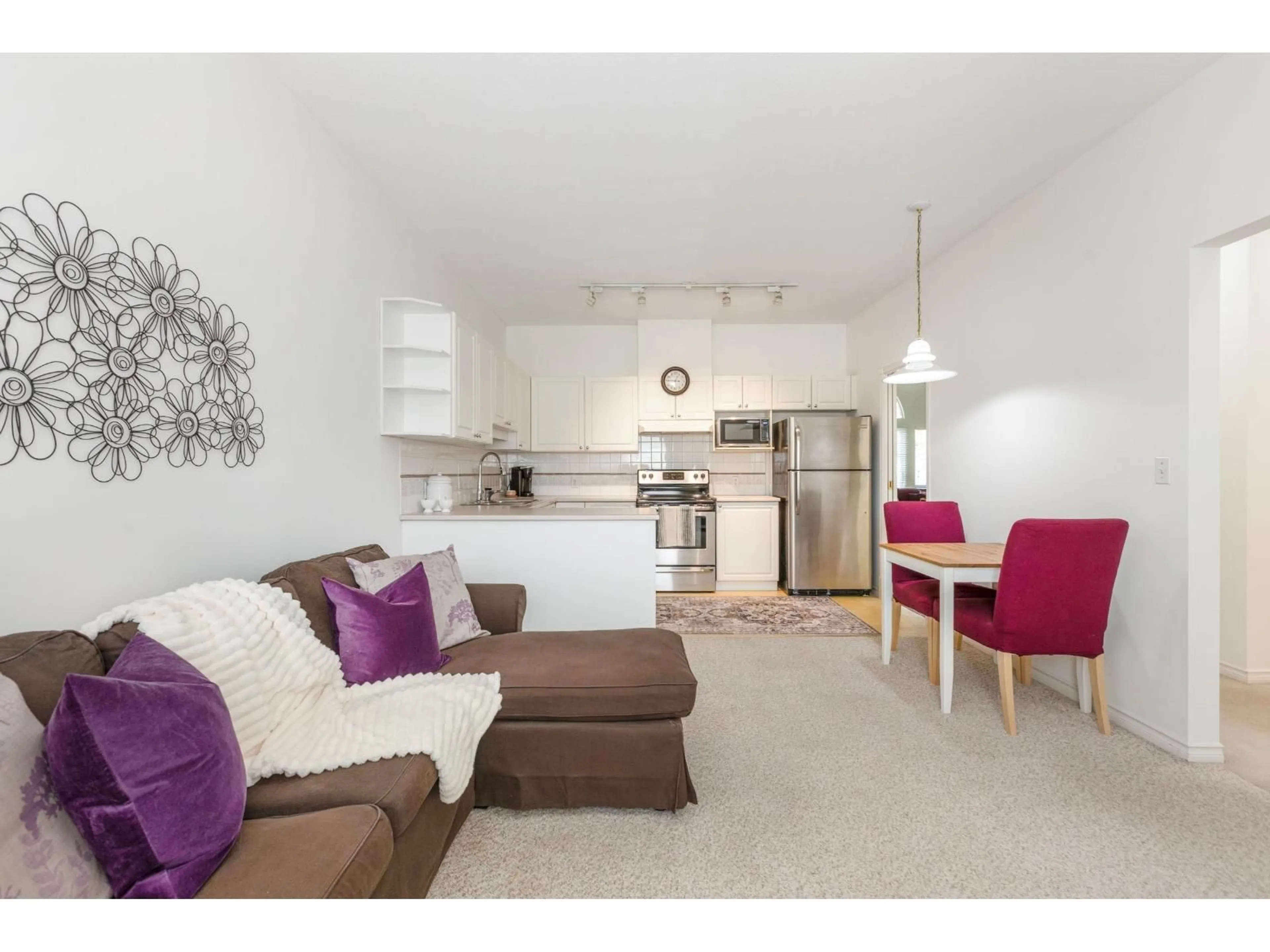 Living room with furniture, unknown for 328 - 20655 88 AVENUE, Langley British Columbia V1M2M5