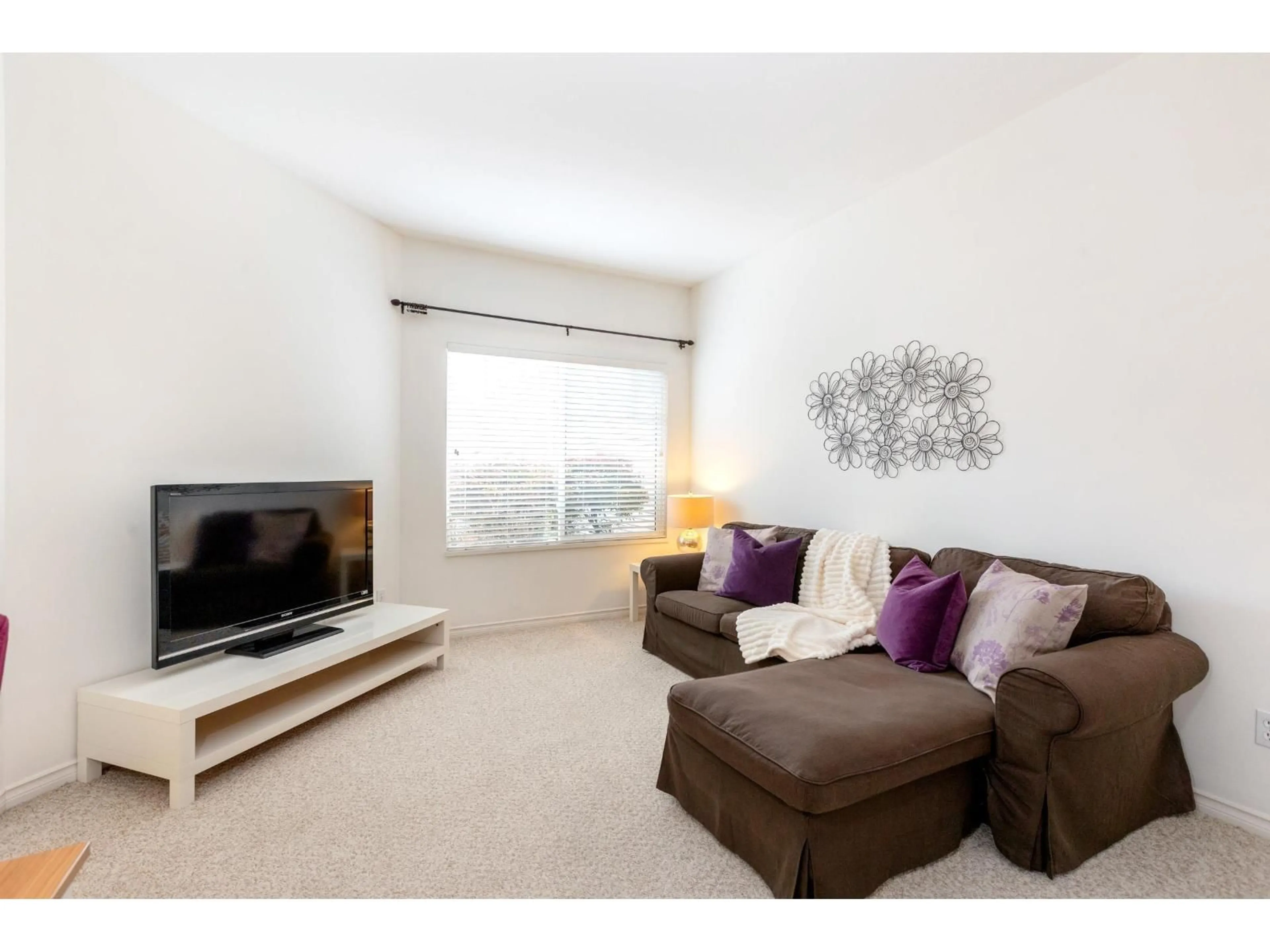 Living room with furniture, unknown for 328 - 20655 88 AVENUE, Langley British Columbia V1M2M5