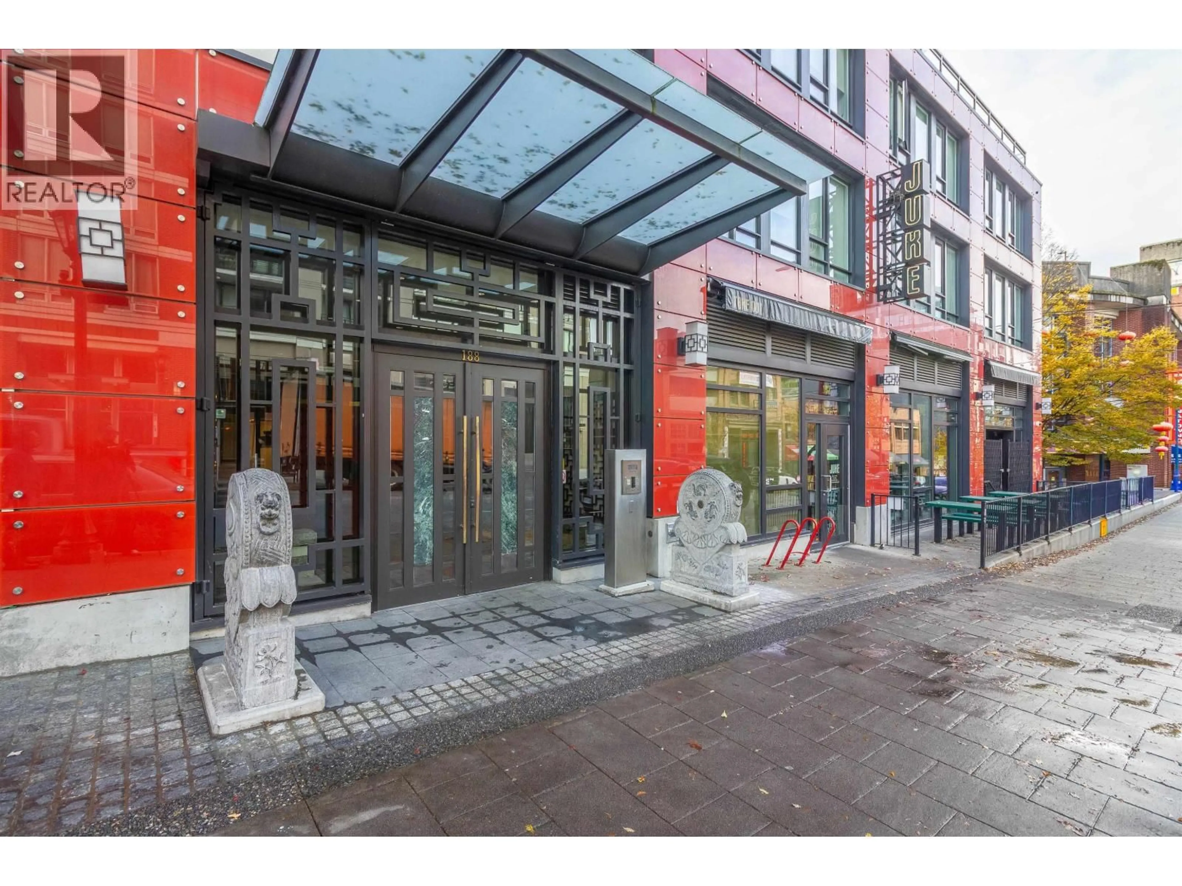 Indoor foyer for 1810 - 188 KEEFER STREET, Vancouver British Columbia V6A0E3