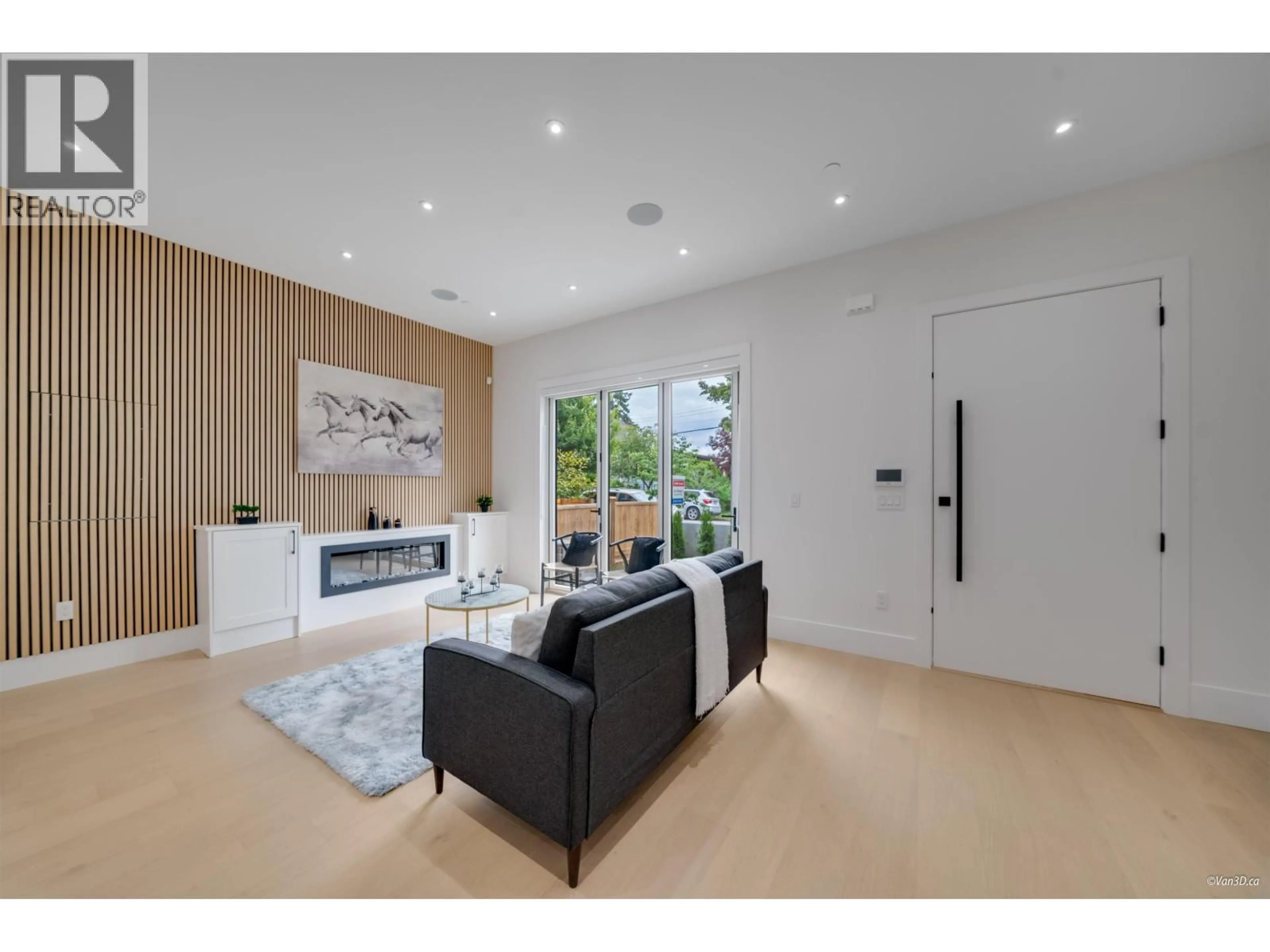 Living room with furniture, unknown for 1 - 4463 WALDEN STREET, Vancouver British Columbia V5V3S4