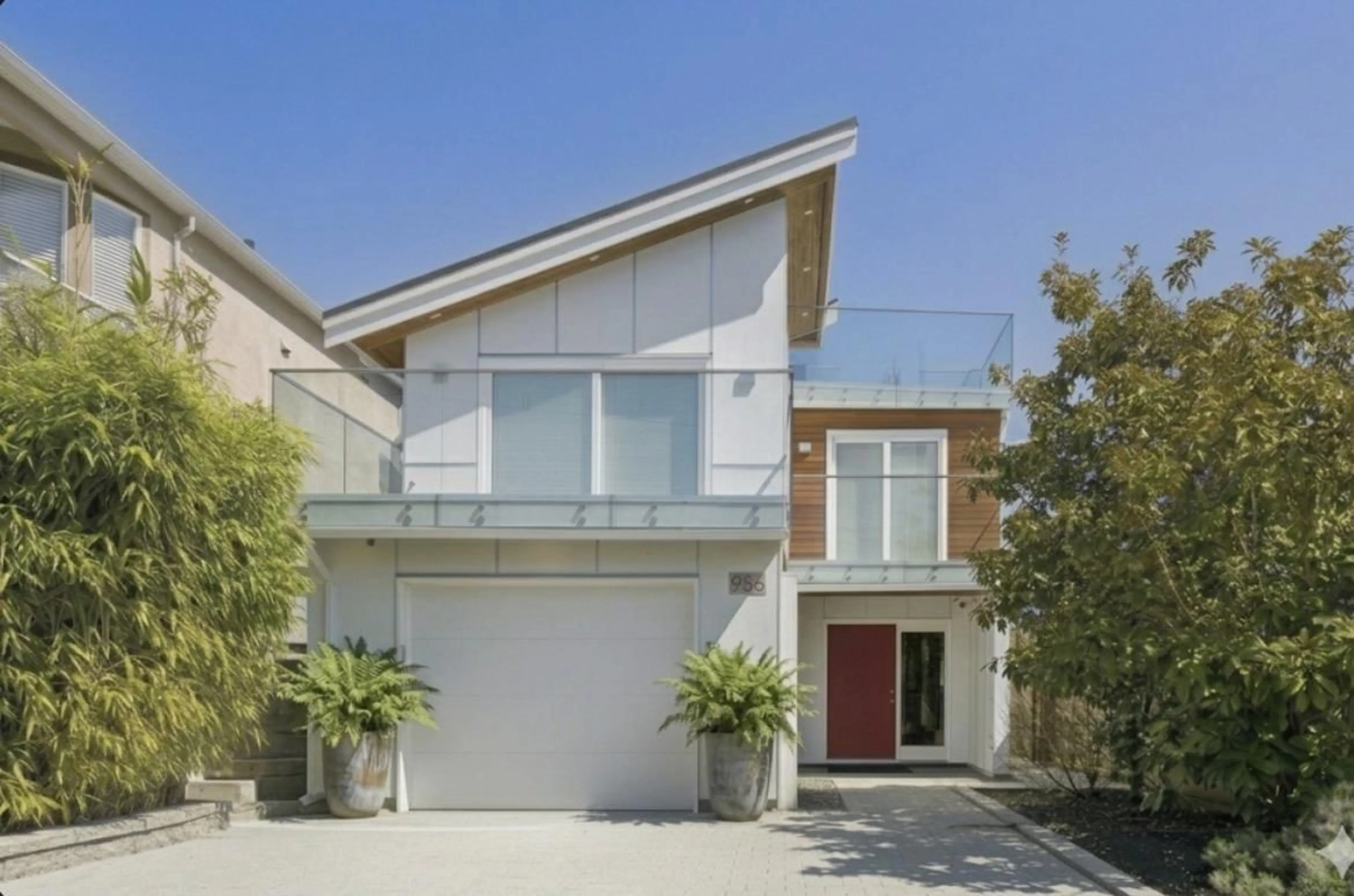 Home with brick exterior material, street for 956 KENT STREET, White Rock British Columbia V4B4T1